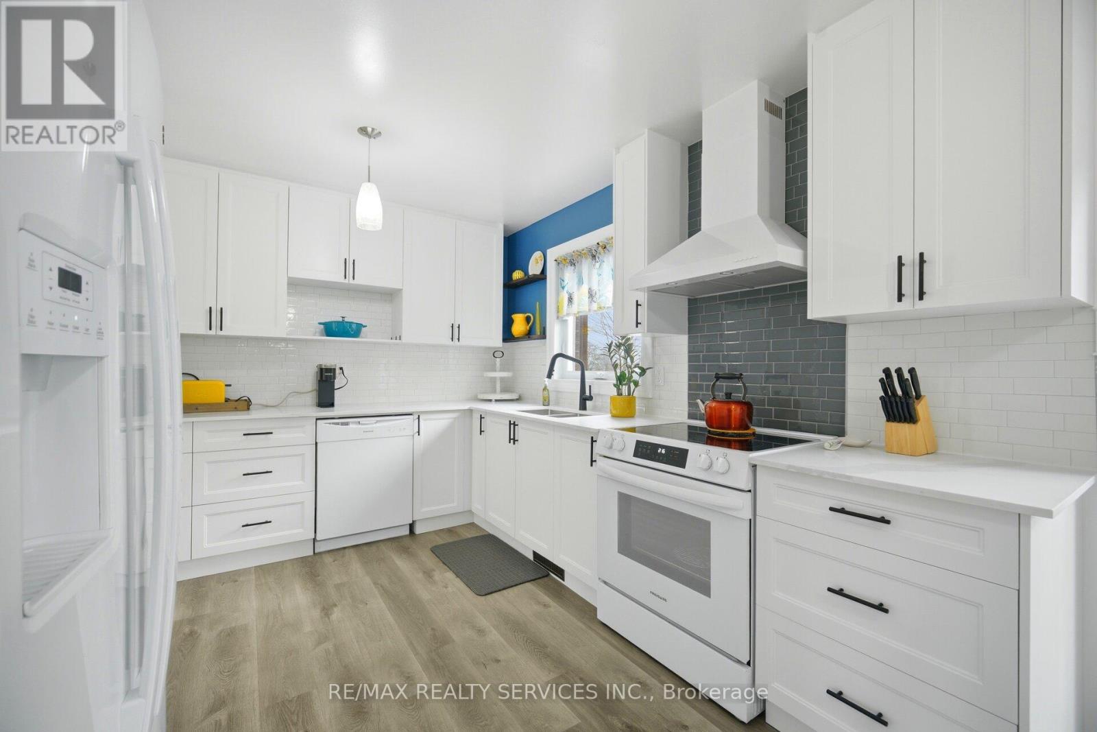 56 Princess Drive, Adjala-Tosorontio (Lisle), Ontario  L0M 1M0 - Photo 5 - N12994552