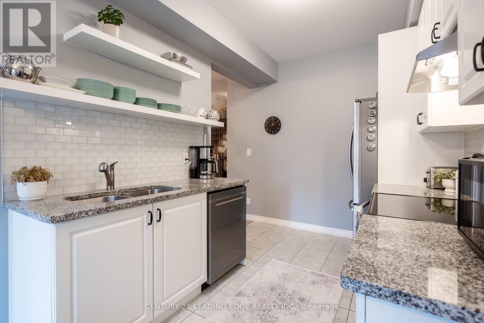 26 Trumpet Street, Whitchurch-Stouffville, Ontario  L4A 0N8 - Photo 8 - N12994596