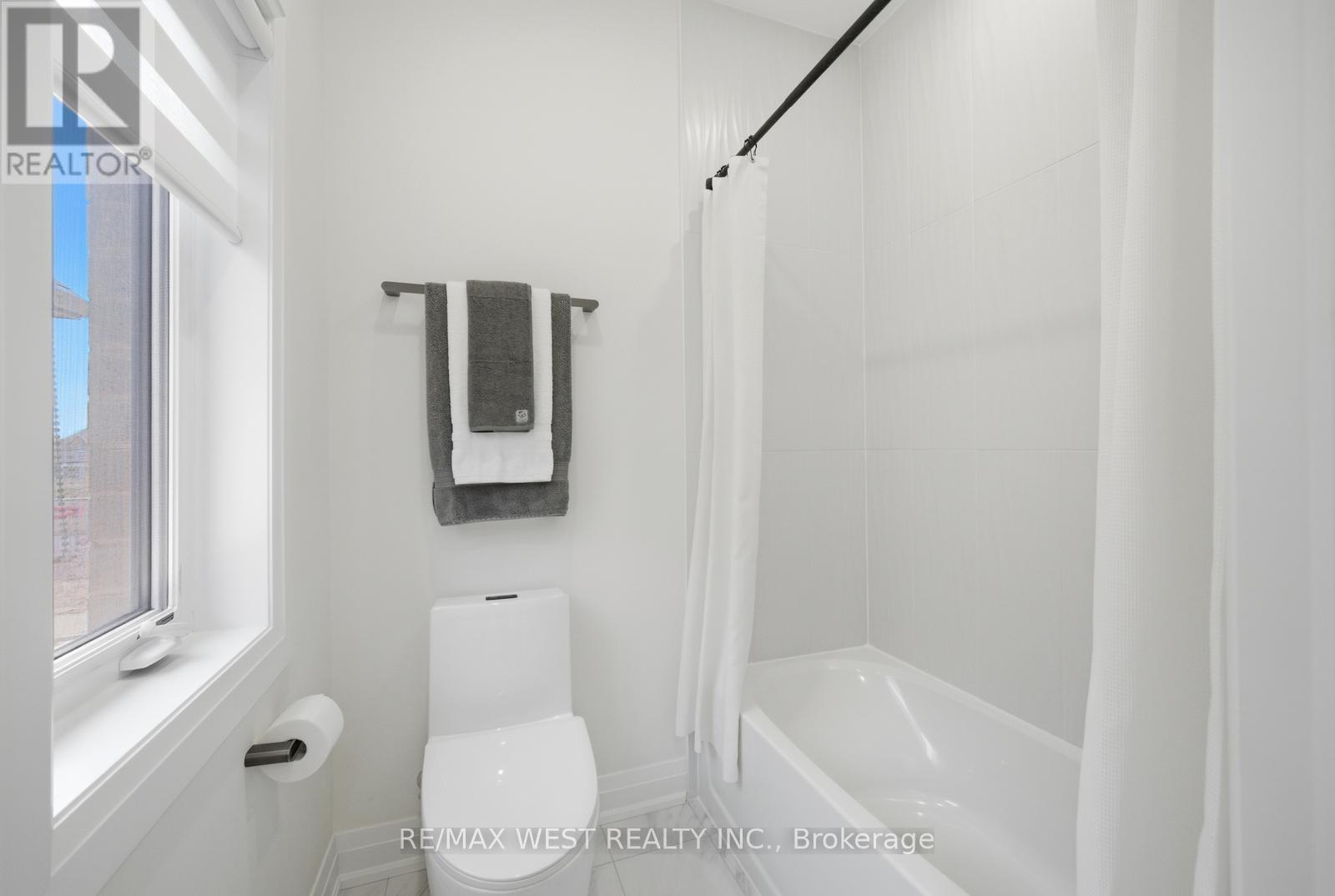 99 Coldwell Bay Circle, Vaughan, Ontario  L4H 5E9 - Photo 37 - N12994604