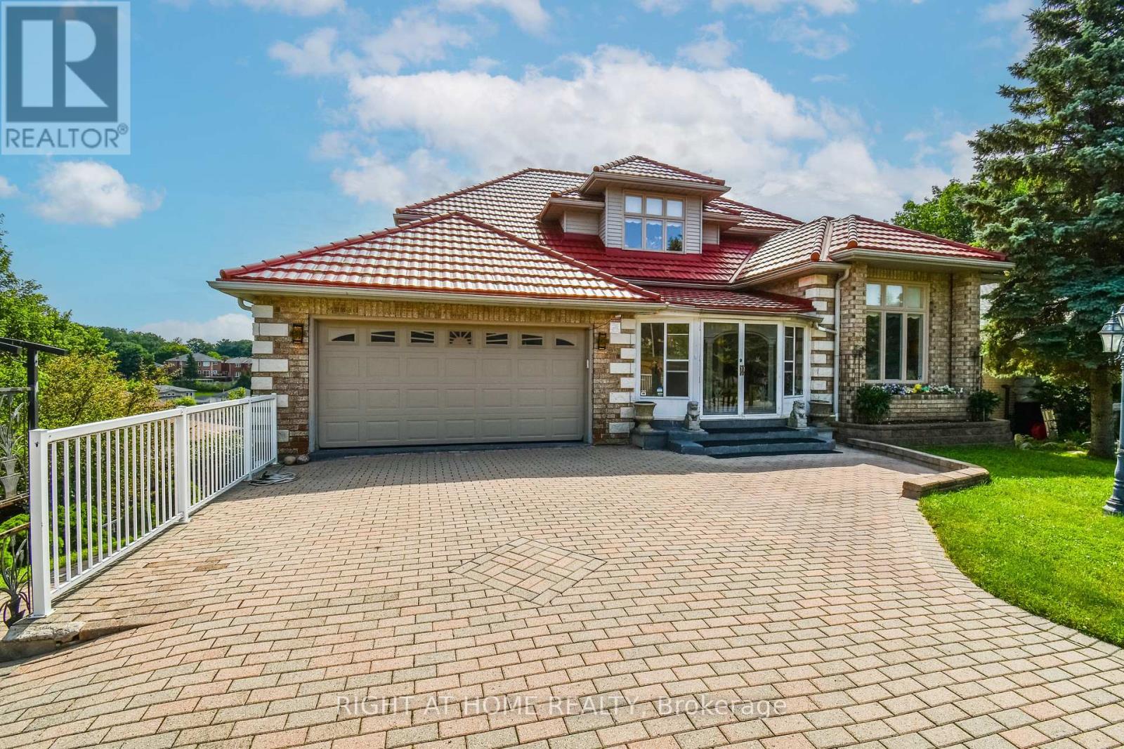 11 THACKERAY CRESCENT, Barrie, Ontario