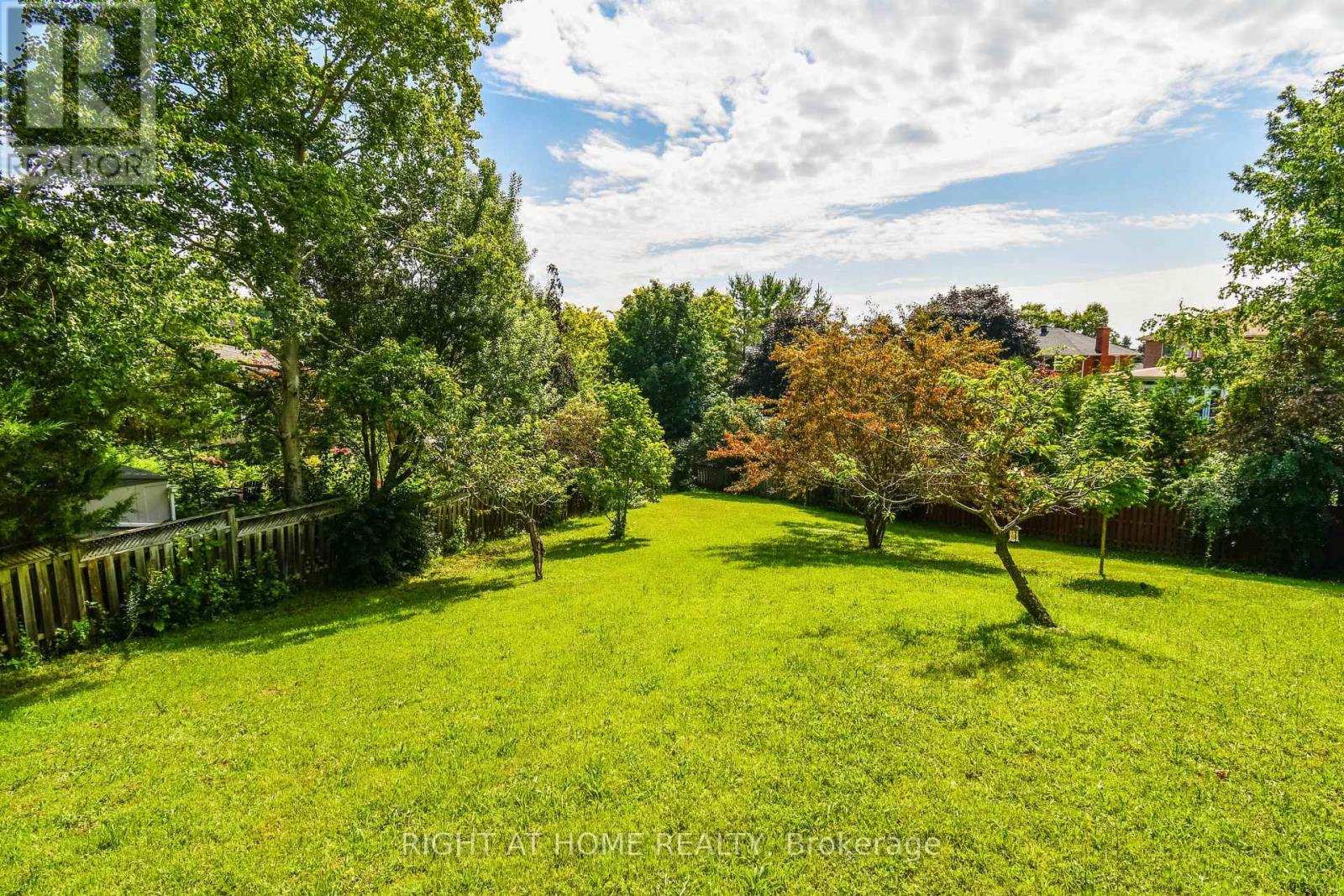 11 Thackeray Crescent, Barrie (Letitia Heights), Ontario  L4N 6J6 - Photo 2 - S12994540