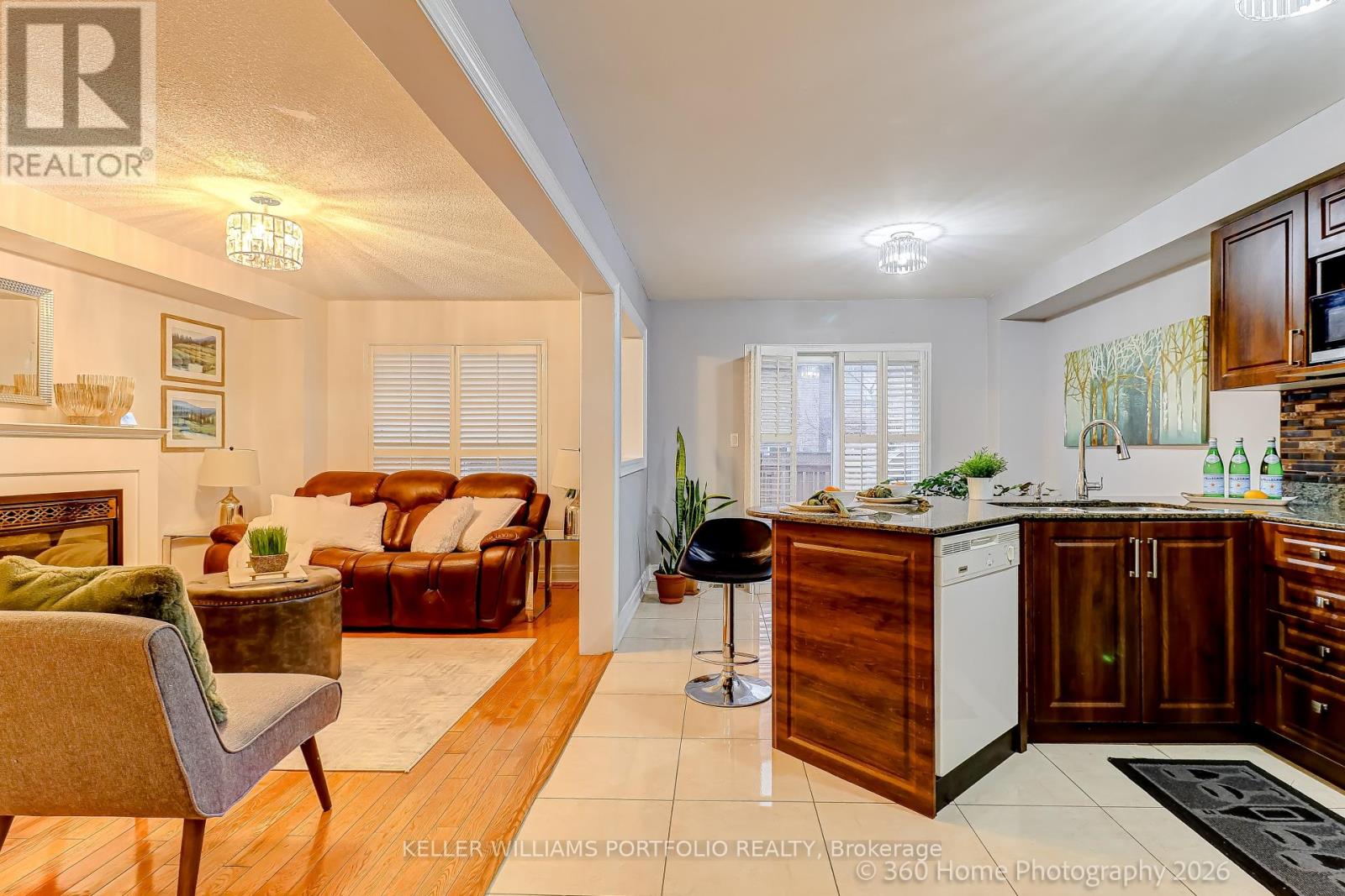 45 Olympia Crescent, Brampton, Ontario  L6X 4W2 - Photo 5 - W12994494