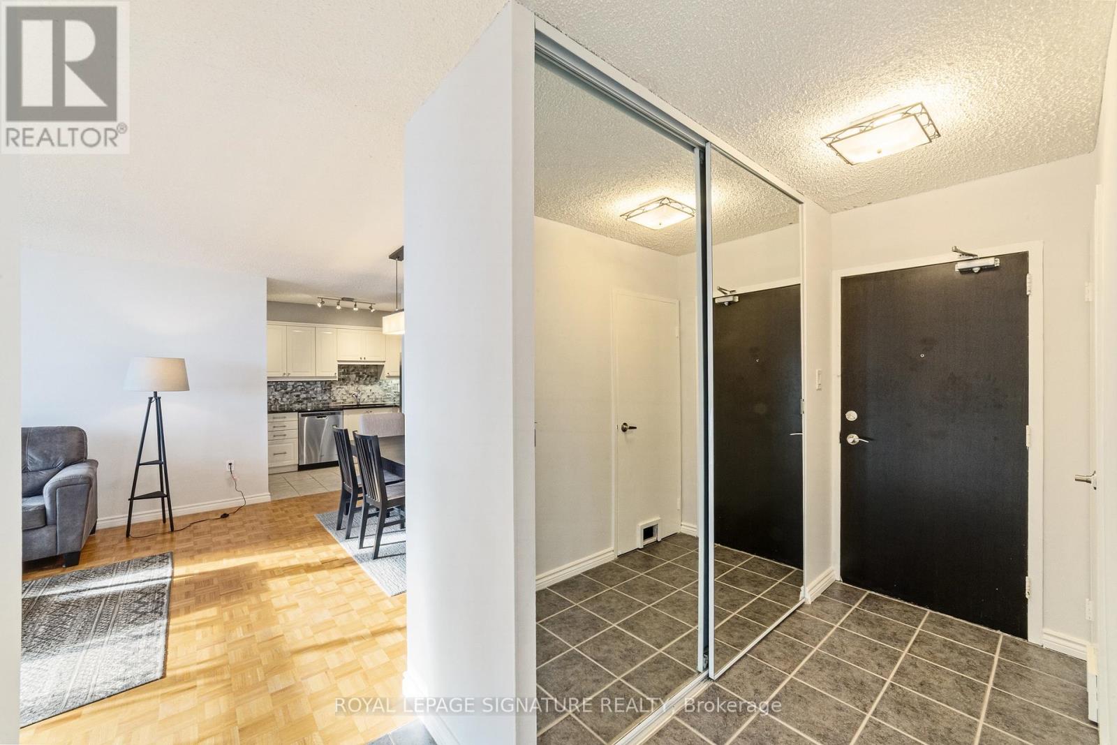 503 - 212 Kerr Street, Oakville, Ontario  L6K 3B1 - Photo 5 - W12994536