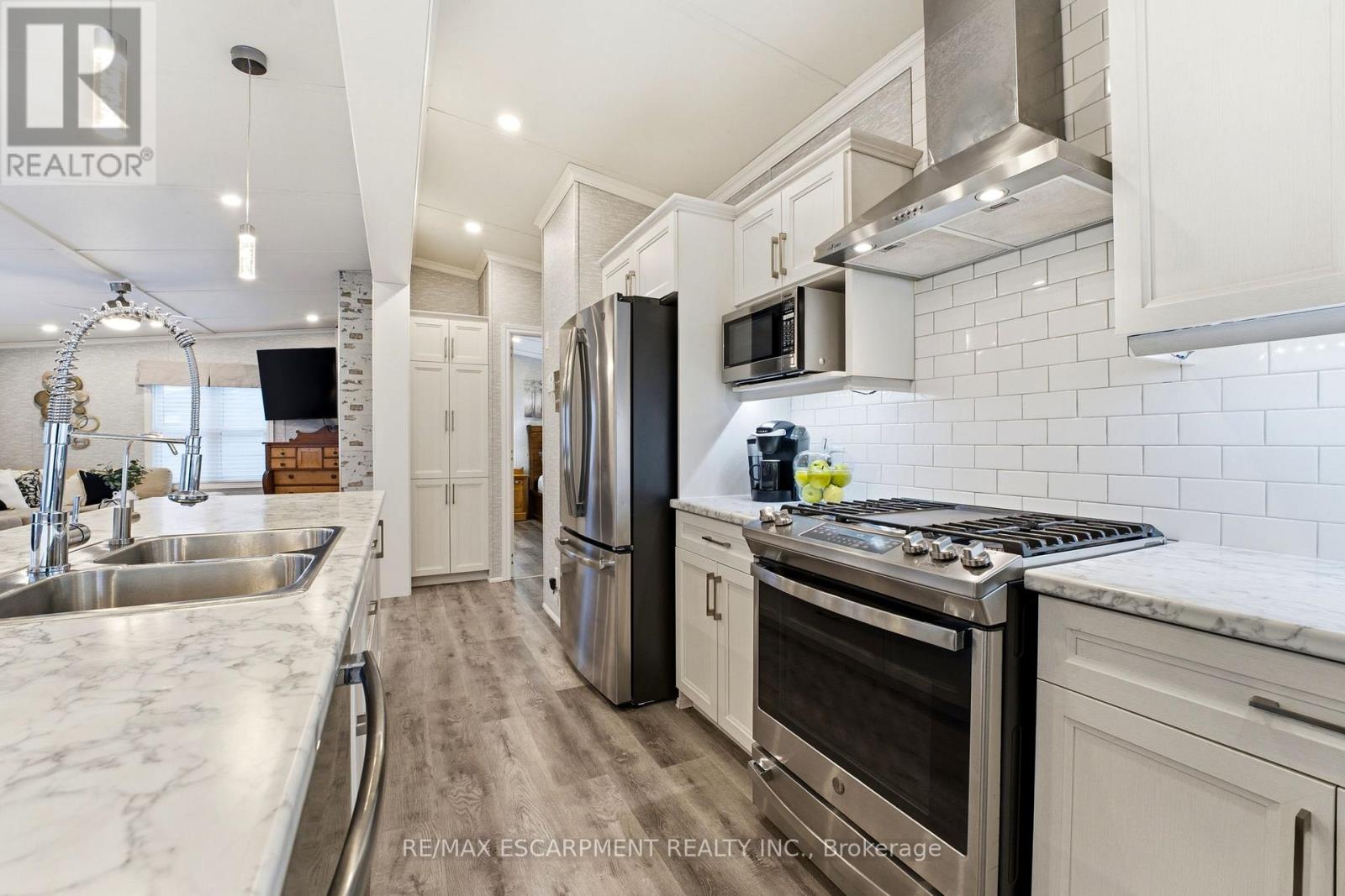 30 Ash Street - 4449 Milburough Line, Burlington, Ontario  L7P 0C5 - Photo 10 - W12994554