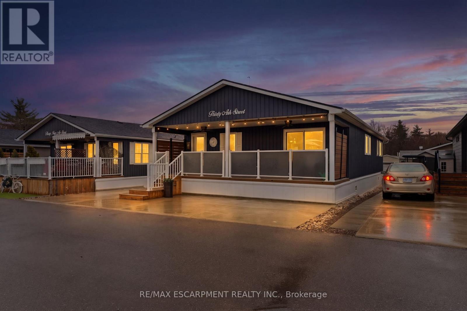 30 Ash Street - 4449 Milburough Line, Burlington, Ontario  L7P 0C5 - Photo 3 - W12994554