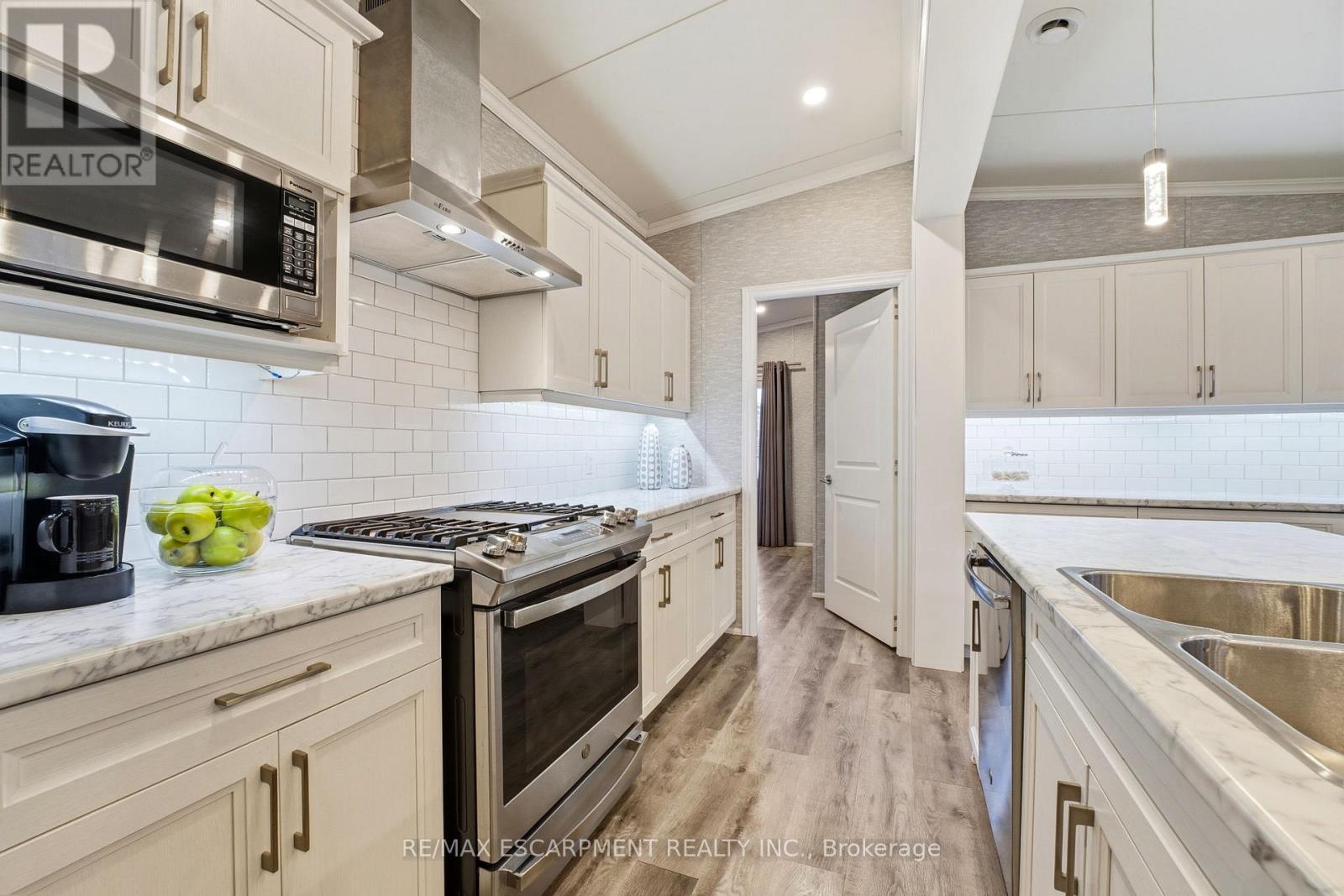 30 Ash Street - 4449 Milburough Line, Burlington, Ontario  L7P 0C5 - Photo 9 - W12994554