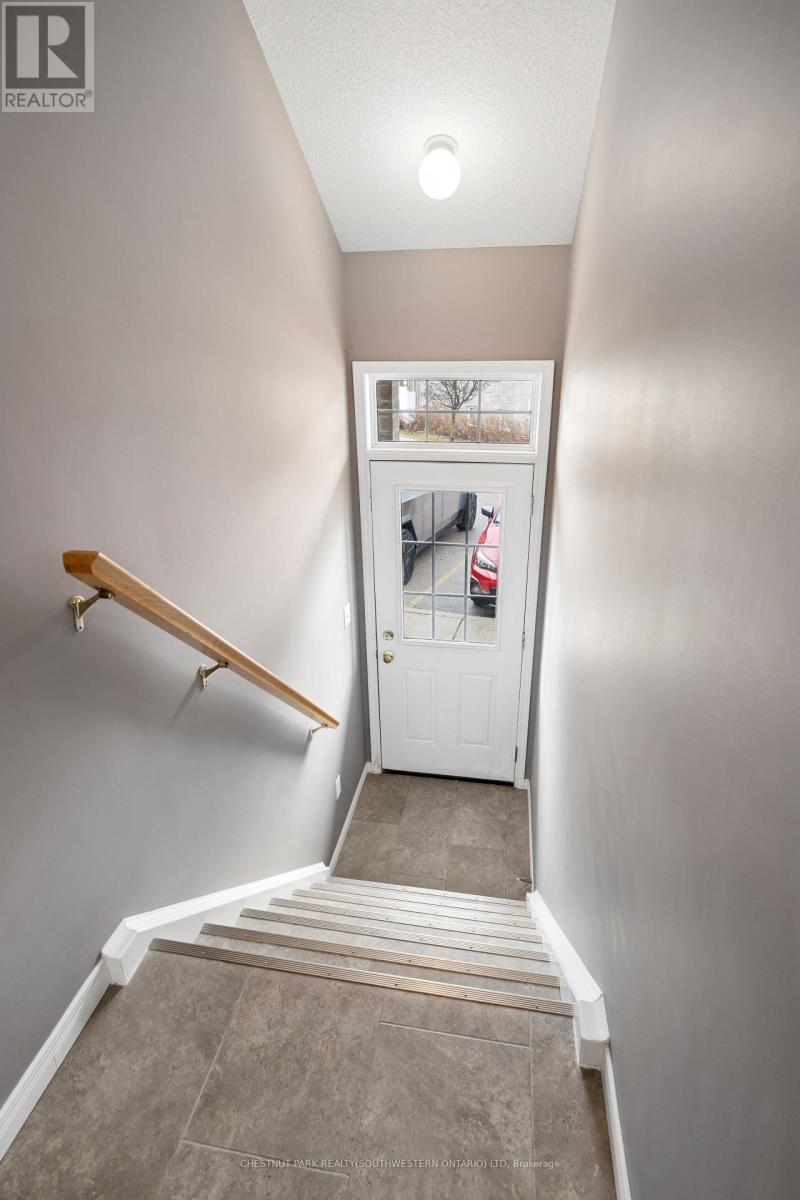 1b - 240 Westmeadow Drive, Kitchener, Ontario  N2N 0A1 - Photo 4 - X12994580