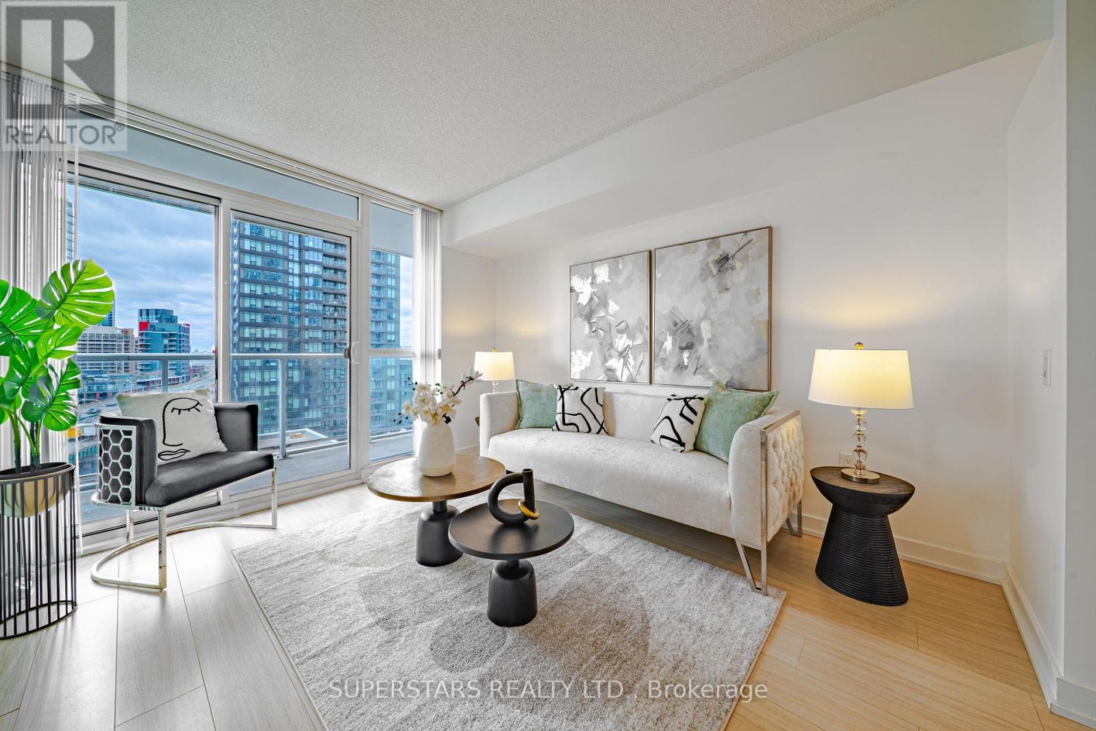 1211 - 75 Queens Wharf Road, Toronto, Ontario  M5V 0J8 - Photo 1 - C12994074