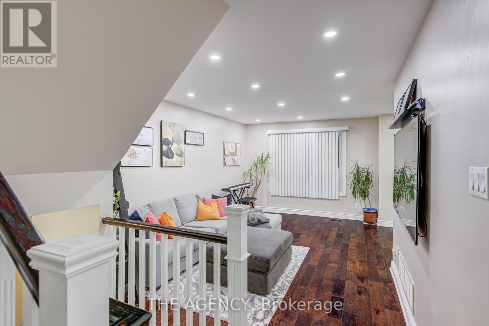 513 Alder Court, Pickering, Ontario  L1V 4T2 - Photo 5 - E12960866