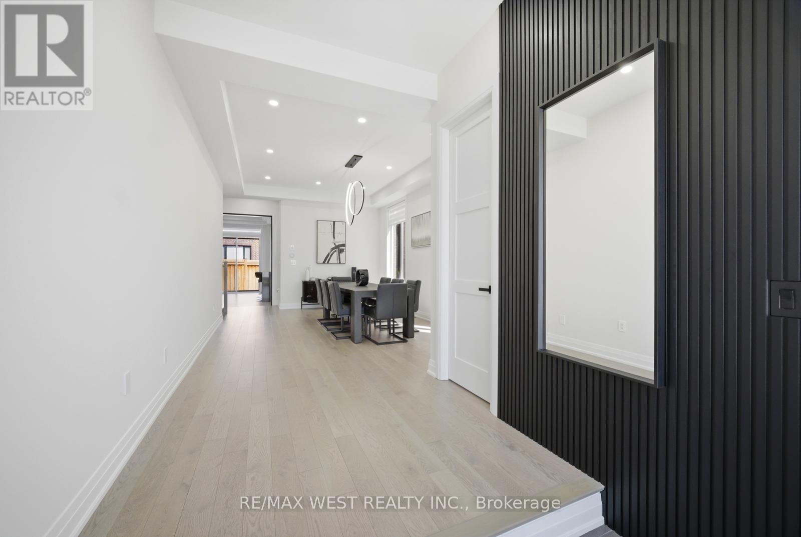 99 Coldwell Bay Circle, Vaughan, Ontario  L4H 5E9 - Photo 7 - N12994604