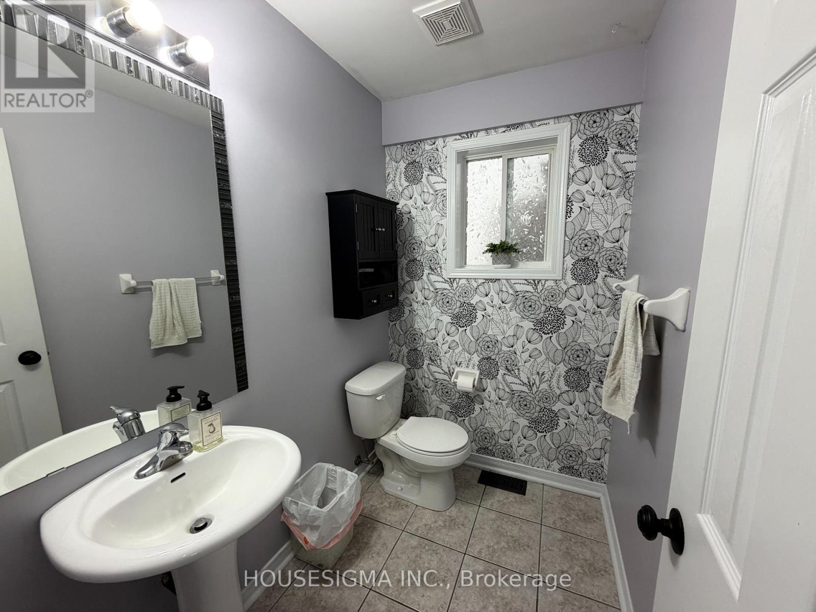 58 Lookout Street, Essa, Ontario  L0M 1B4 - Photo 9 - N12992118