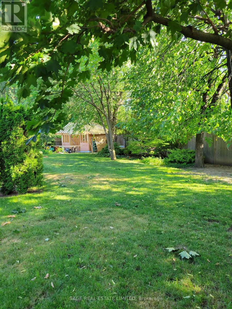 31 Ashwood Crescent, Toronto, Ontario  M9A 1Z2 - Photo 48 - W12934638