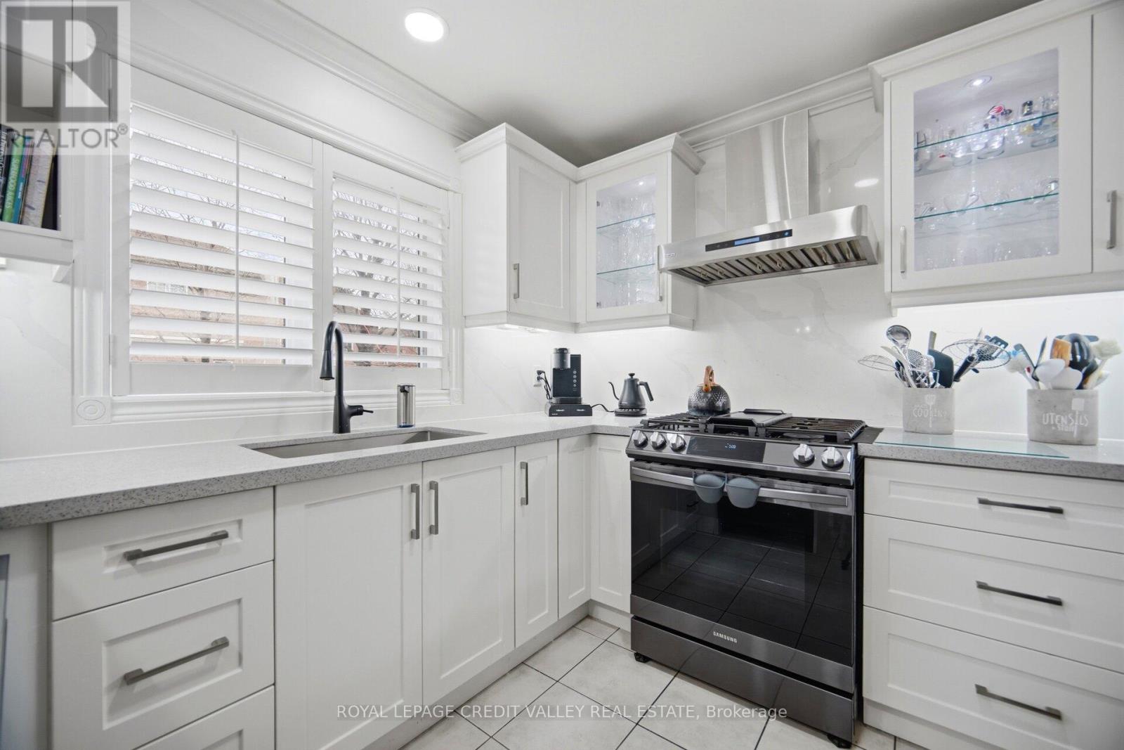 75 Royal Valley Drive S, Caledon, Ontario  L7C 1A2 - Photo 12 - W12991334