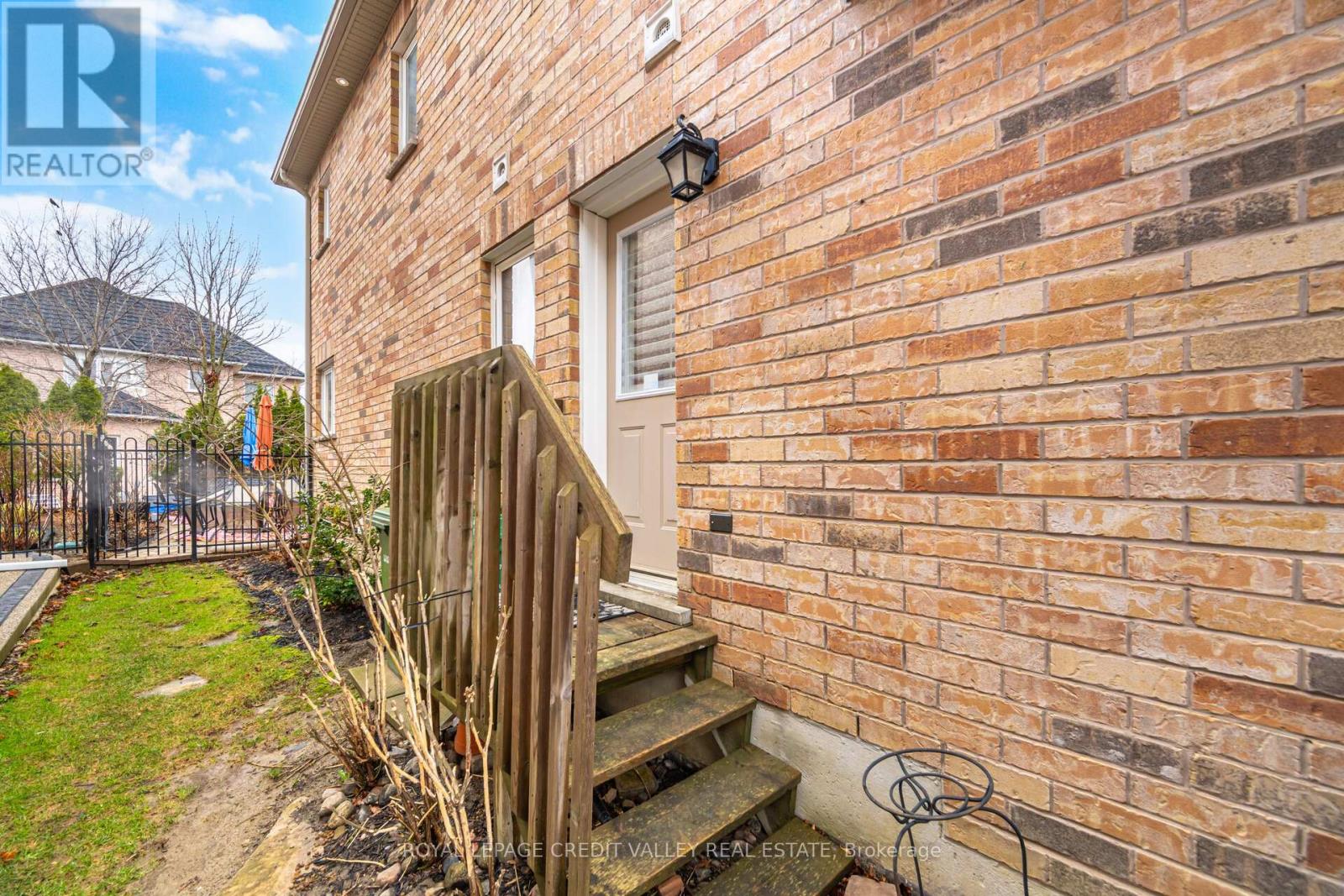 75 Royal Valley Drive S, Caledon, Ontario  L7C 1A2 - Photo 16 - W12991334