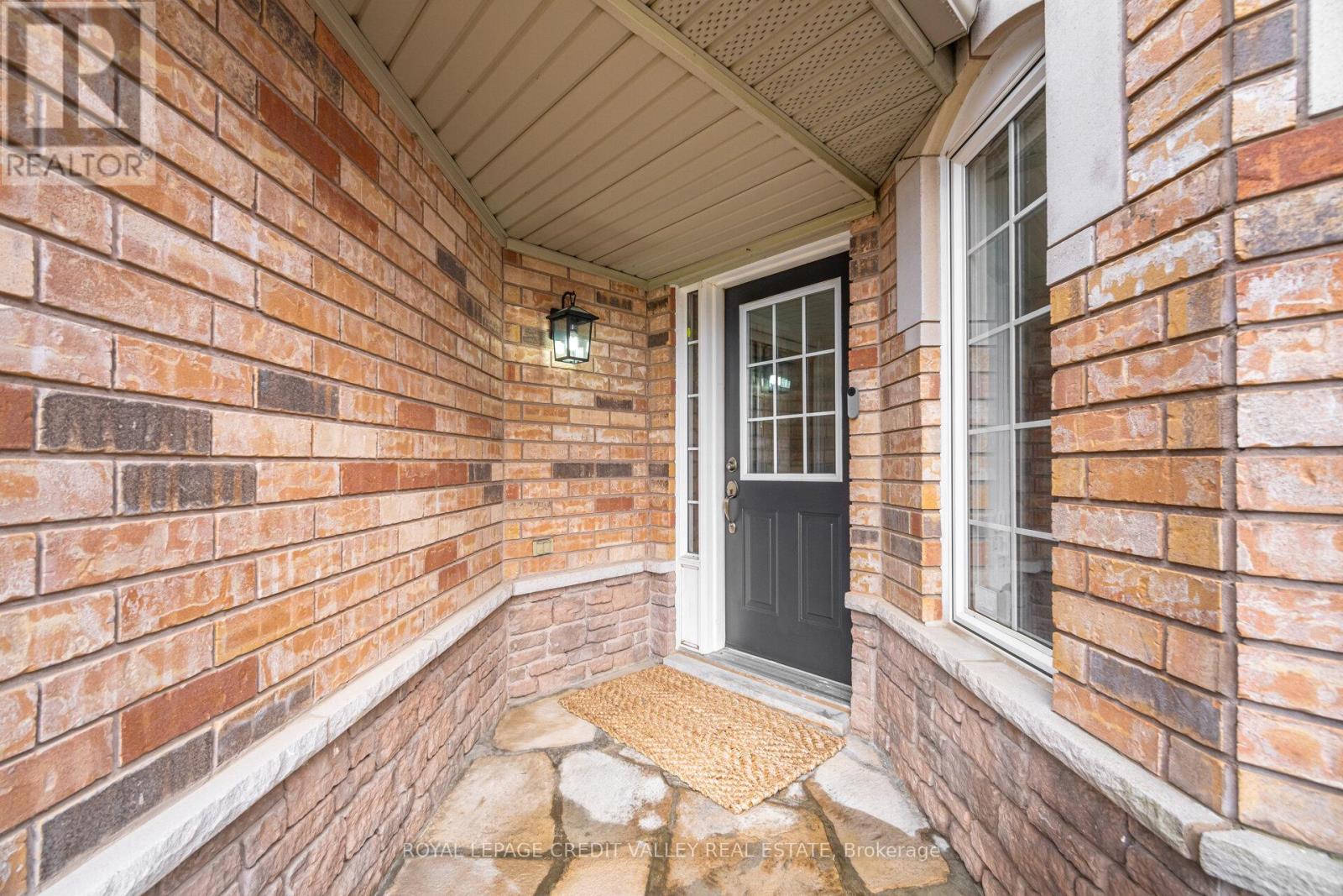 75 Royal Valley Drive S, Caledon, Ontario  L7C 1A2 - Photo 4 - W12991334