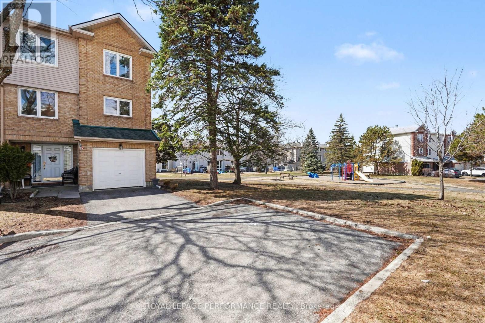 1931 Ashmont Street, Ottawa, Ontario  K1C 7B9 - Photo 2 - X12819002