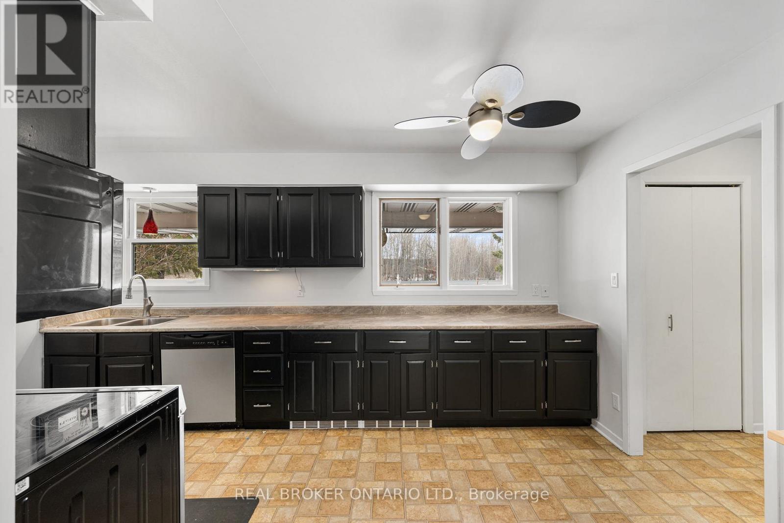 15658 County 43 Road, North Stormont, Ontario  K0C 1K0 - Photo 8 - X12864208