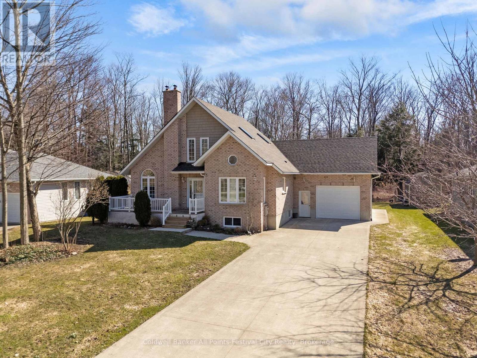 207 Birch Crescent, Huron-Kinloss, Ontario  N0G 2R0 - Photo 2 - X12994730