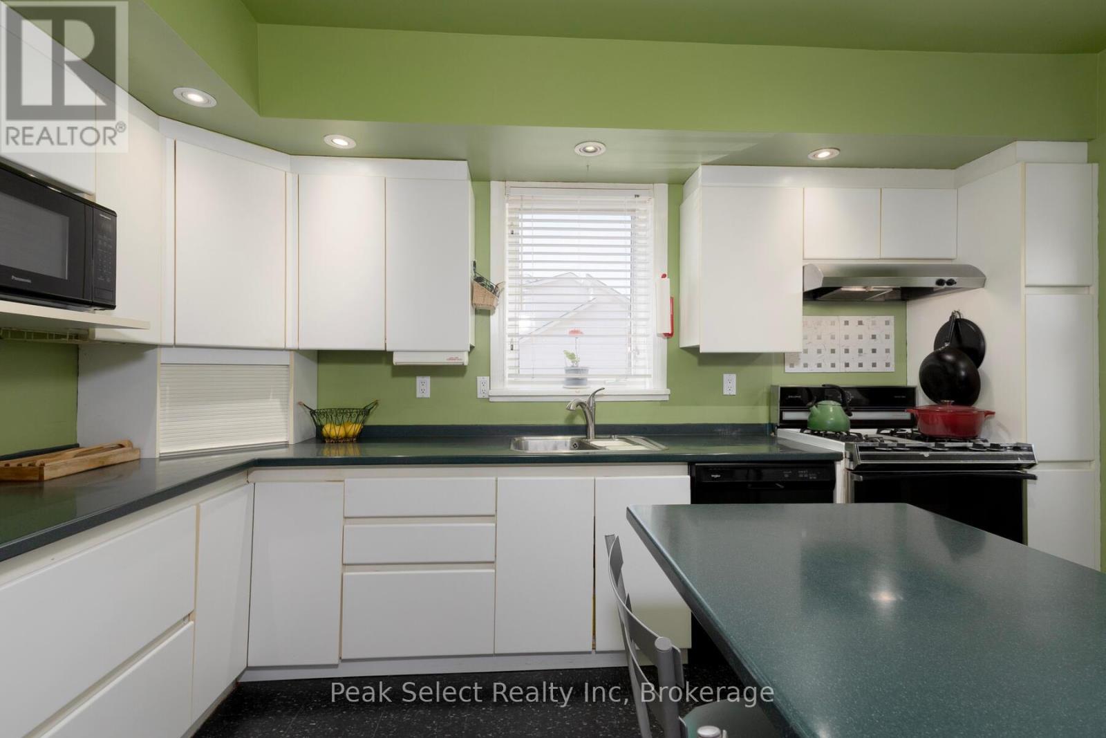 14 Rebecca Street, Stratford, Ontario  N5A 3P1 - Photo 12 - X12994772