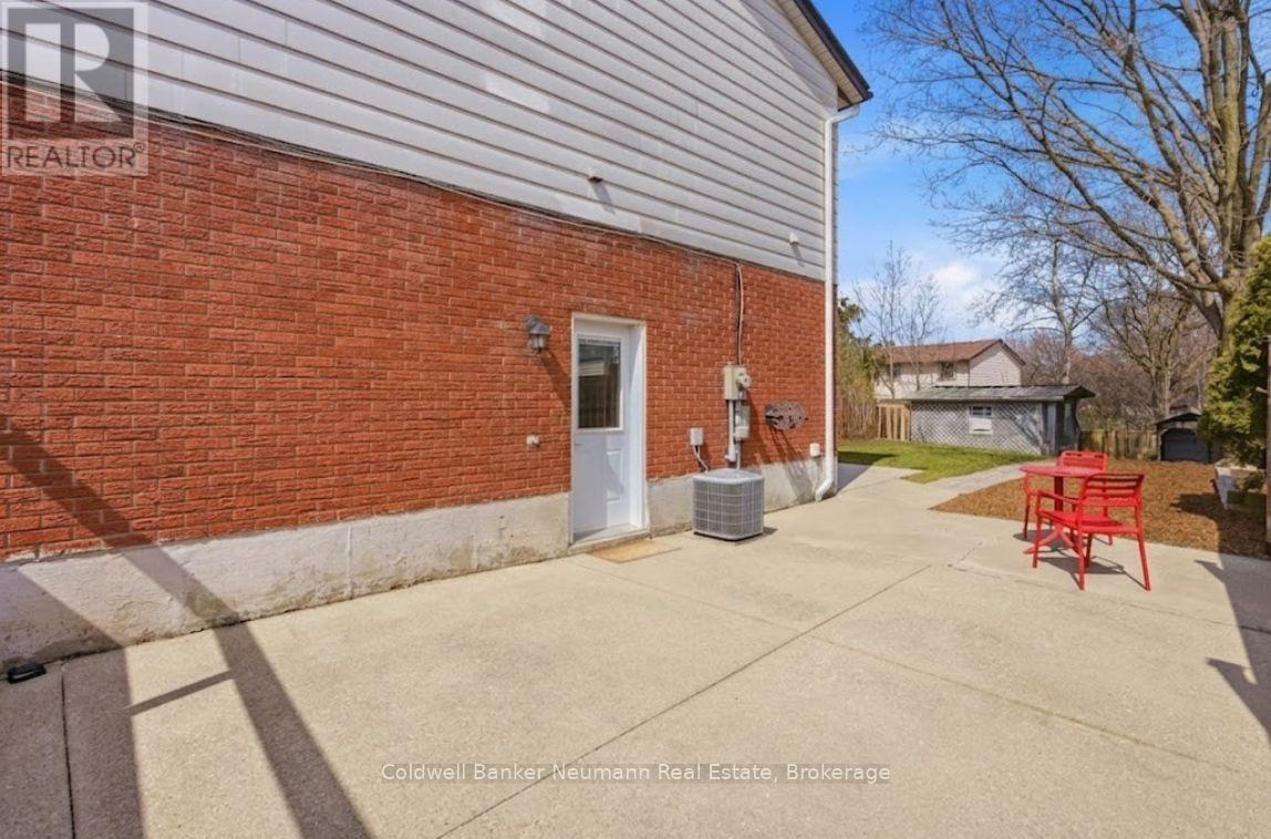 28 Chartwell Crescent, Guelph, Ontario  N1G 2T7 - Photo 2 - X12994776