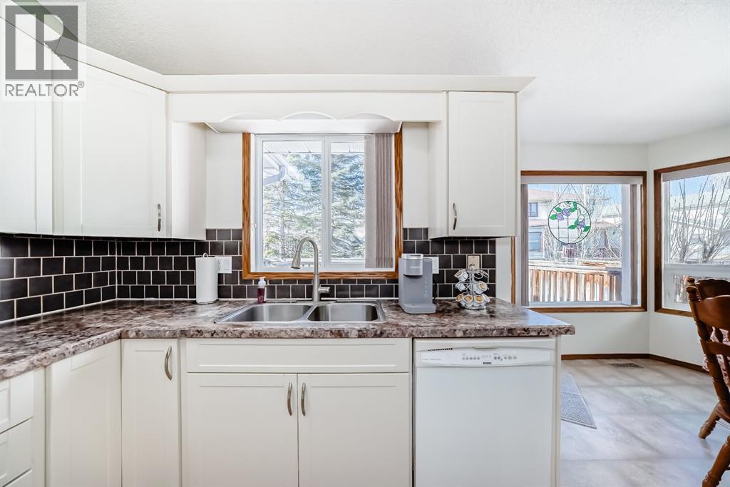 32 West Mackay Crescent, Cochrane, Alberta  T4C 1J9 - Photo 13 - A2285019