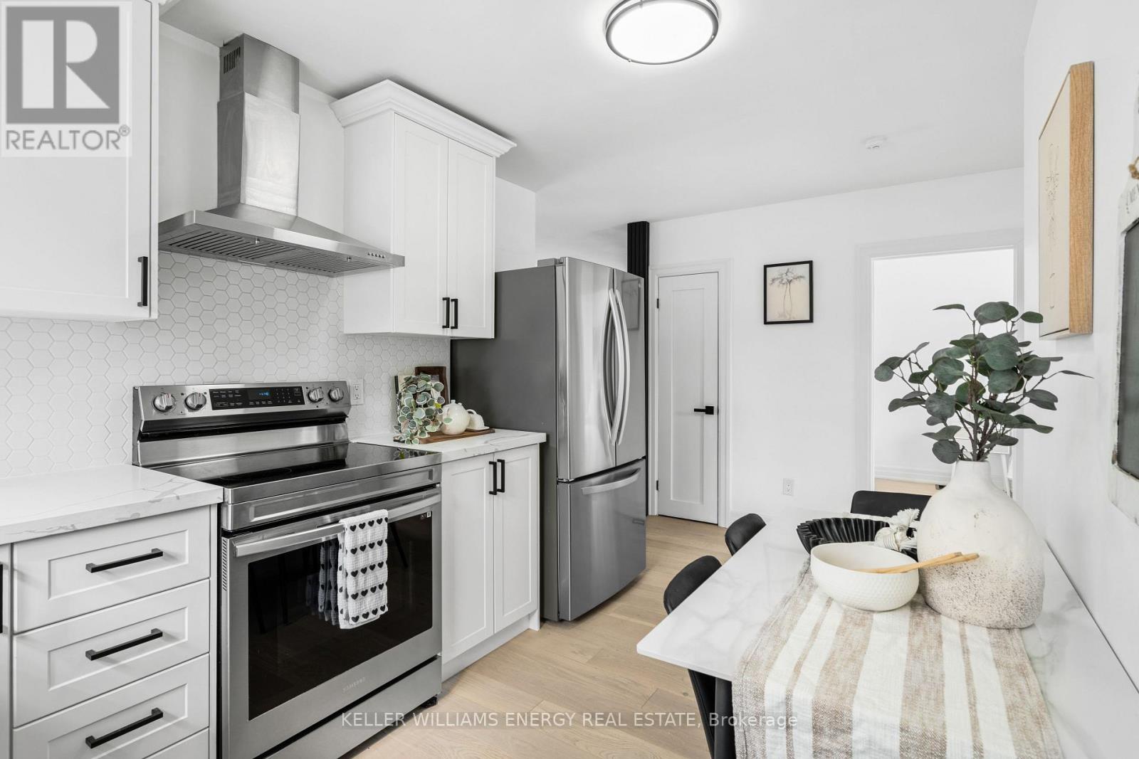 267 Liberty Street N, Clarington, Ontario  L1C 3Y6 - Photo 4 - E12994686