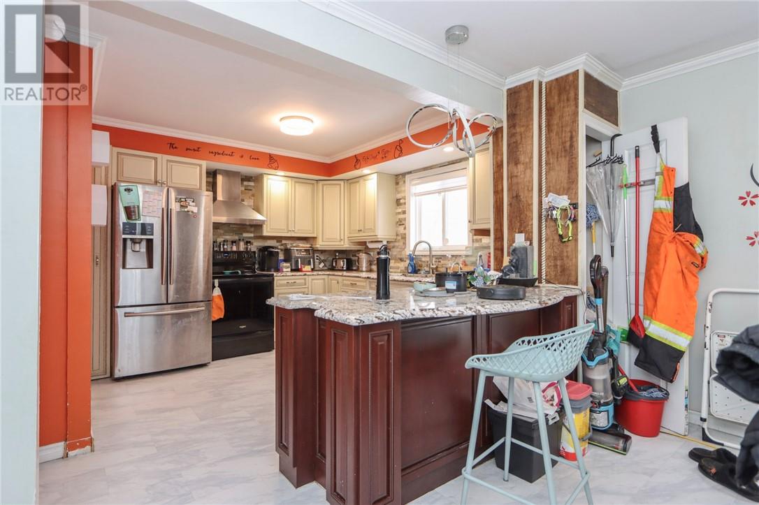 61 Manor Road, Sudbury, Ontario  P3B 3K9 - Photo 4 - 2127111