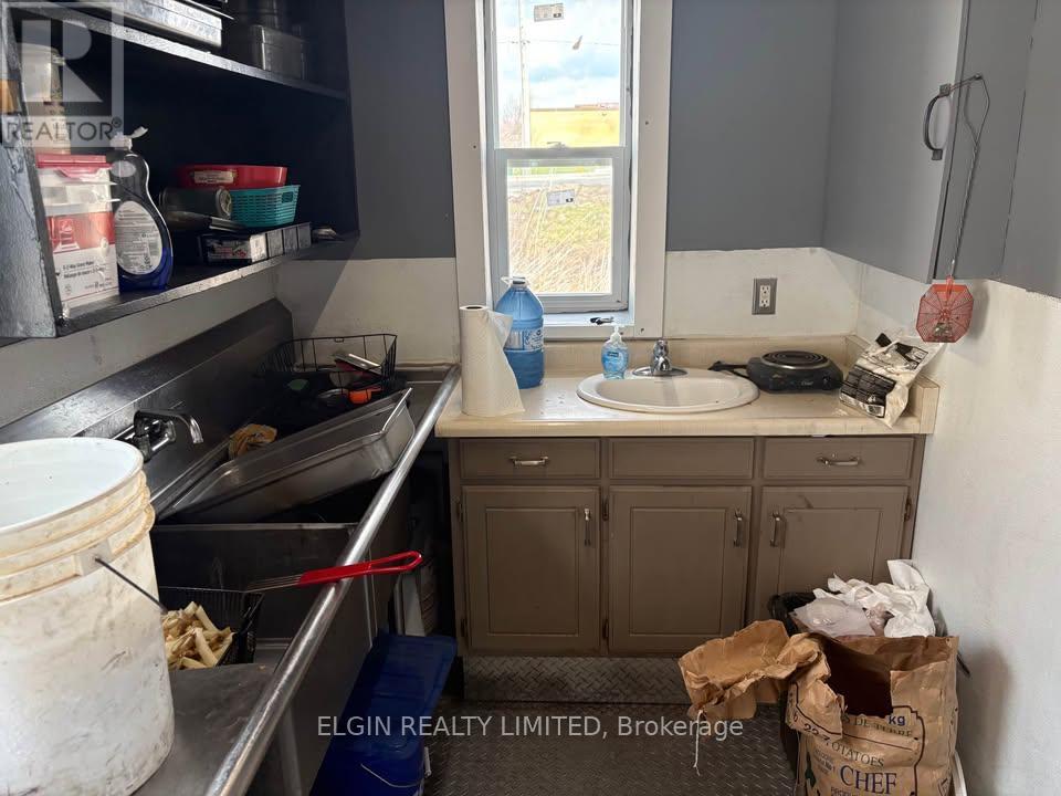 1030 Talbot Street, St. Thomas, Ontario  N5P 1G3 - Photo 7 - X12994644