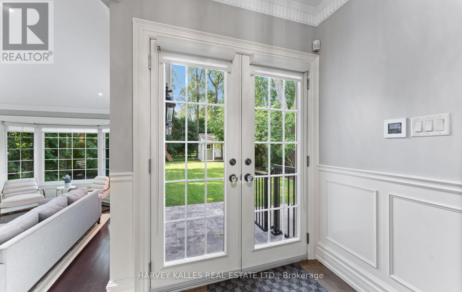 112 Mason Boulevard, Toronto, Ontario  M5M 3E3 - Photo 15 - C12994724