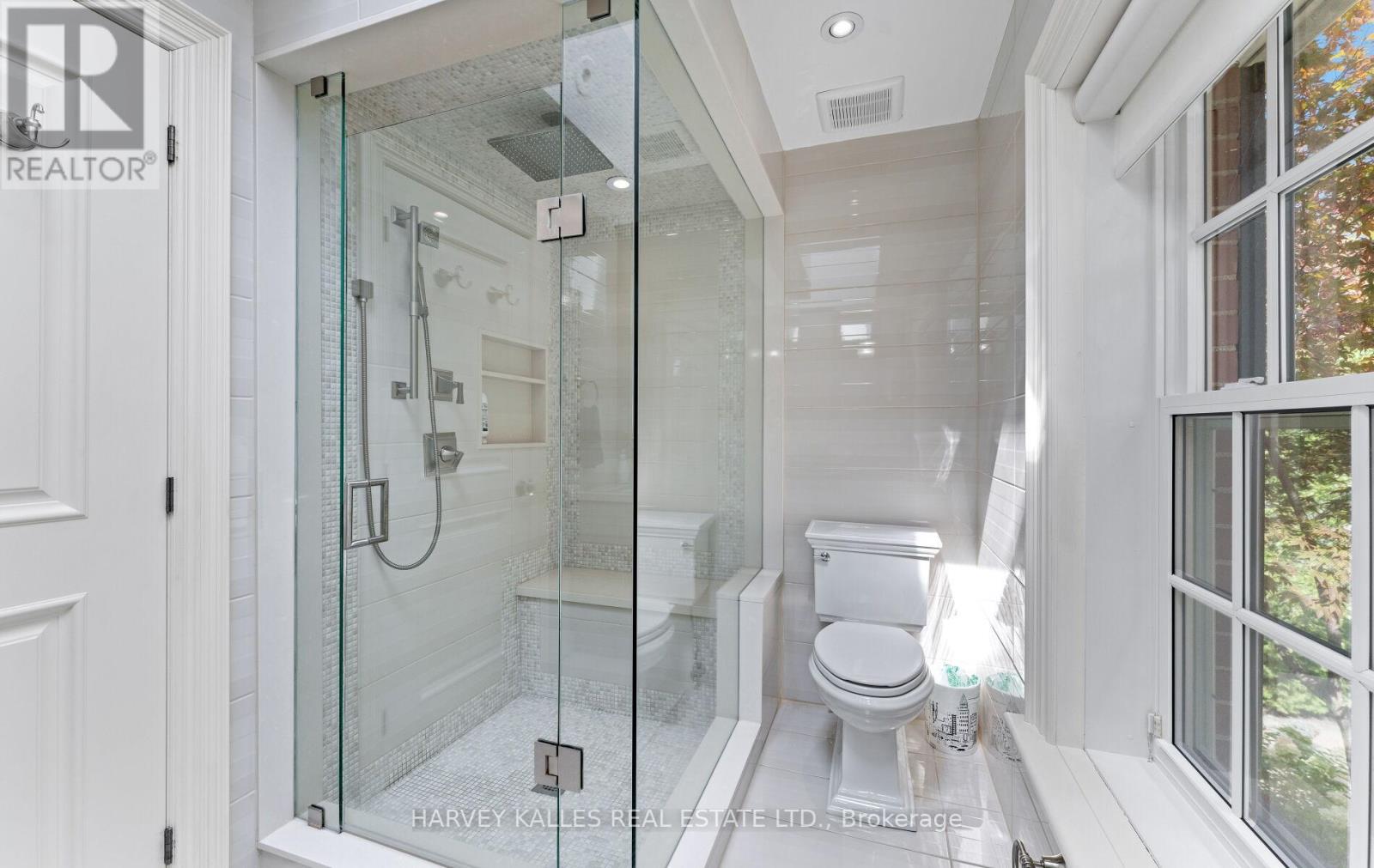 112 Mason Boulevard, Toronto, Ontario  M5M 3E3 - Photo 23 - C12994724