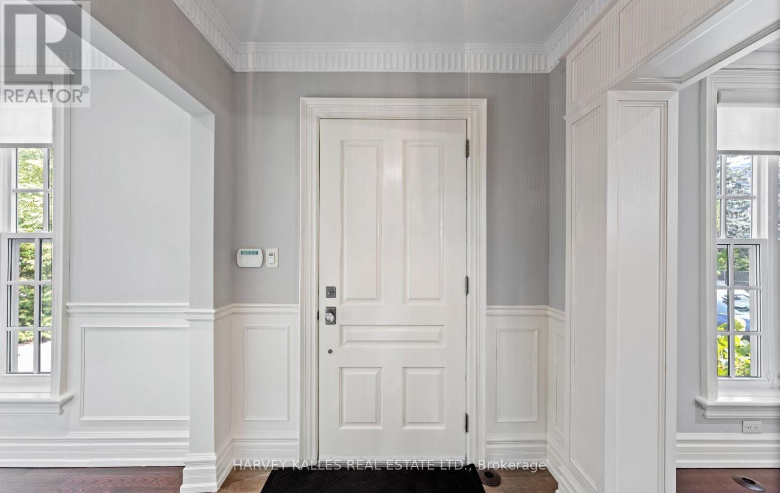 112 Mason Boulevard, Toronto, Ontario  M5M 3E3 - Photo 3 - C12994724