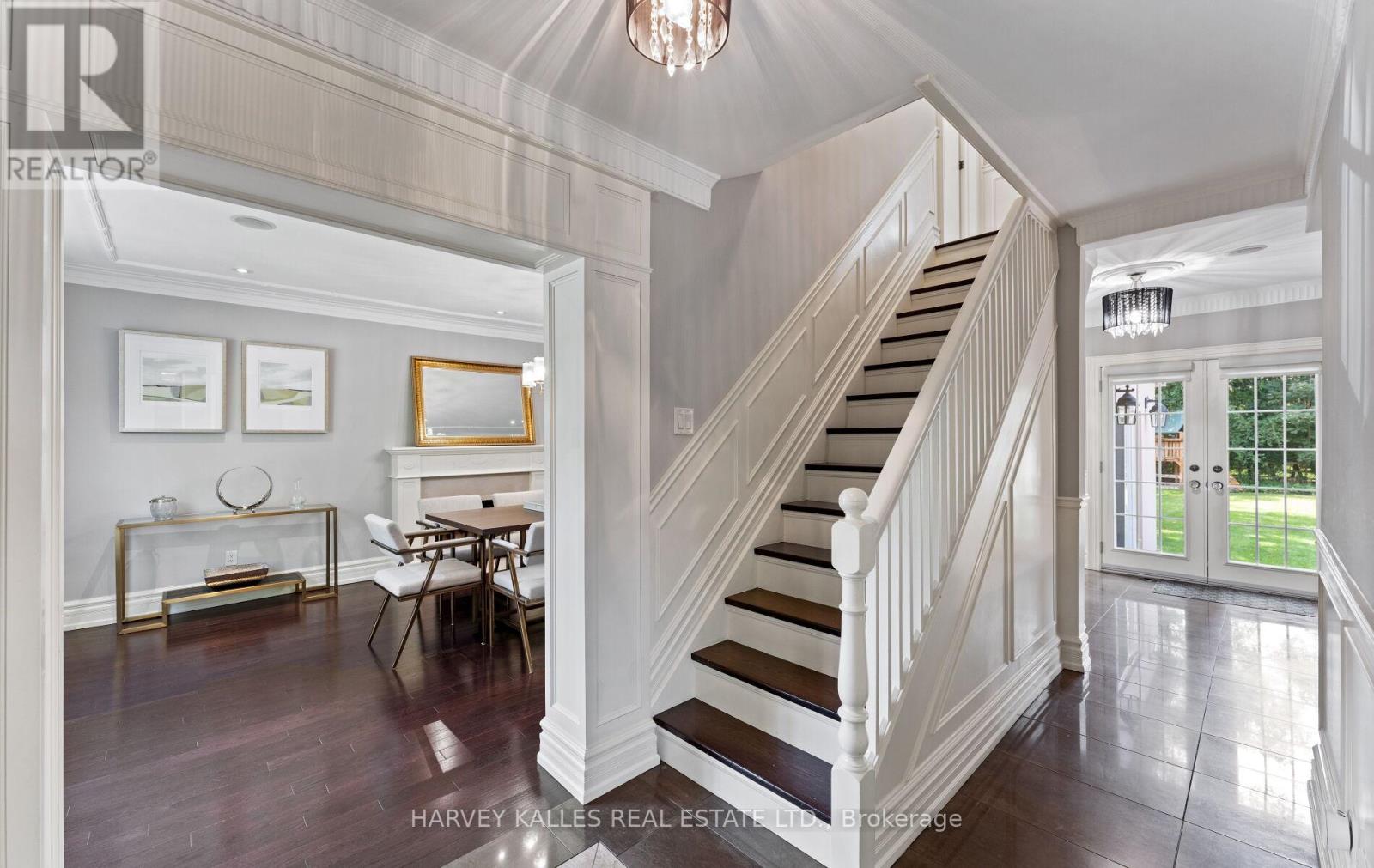 112 Mason Boulevard, Toronto, Ontario  M5M 3E3 - Photo 4 - C12994724