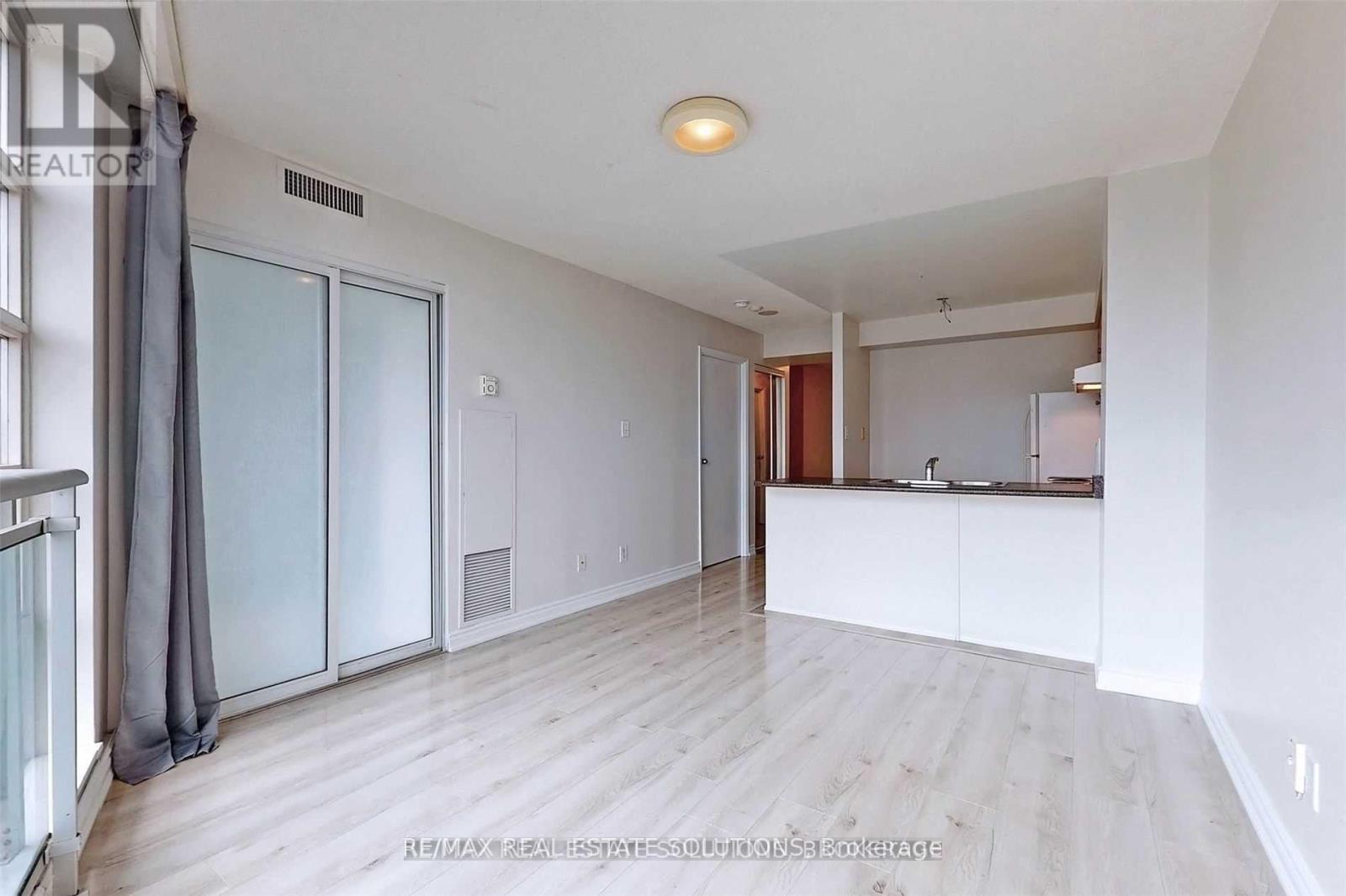 1119 - 650 Queens Quay W, Toronto, Ontario  M5V 3N2 - Photo 6 - C12994804