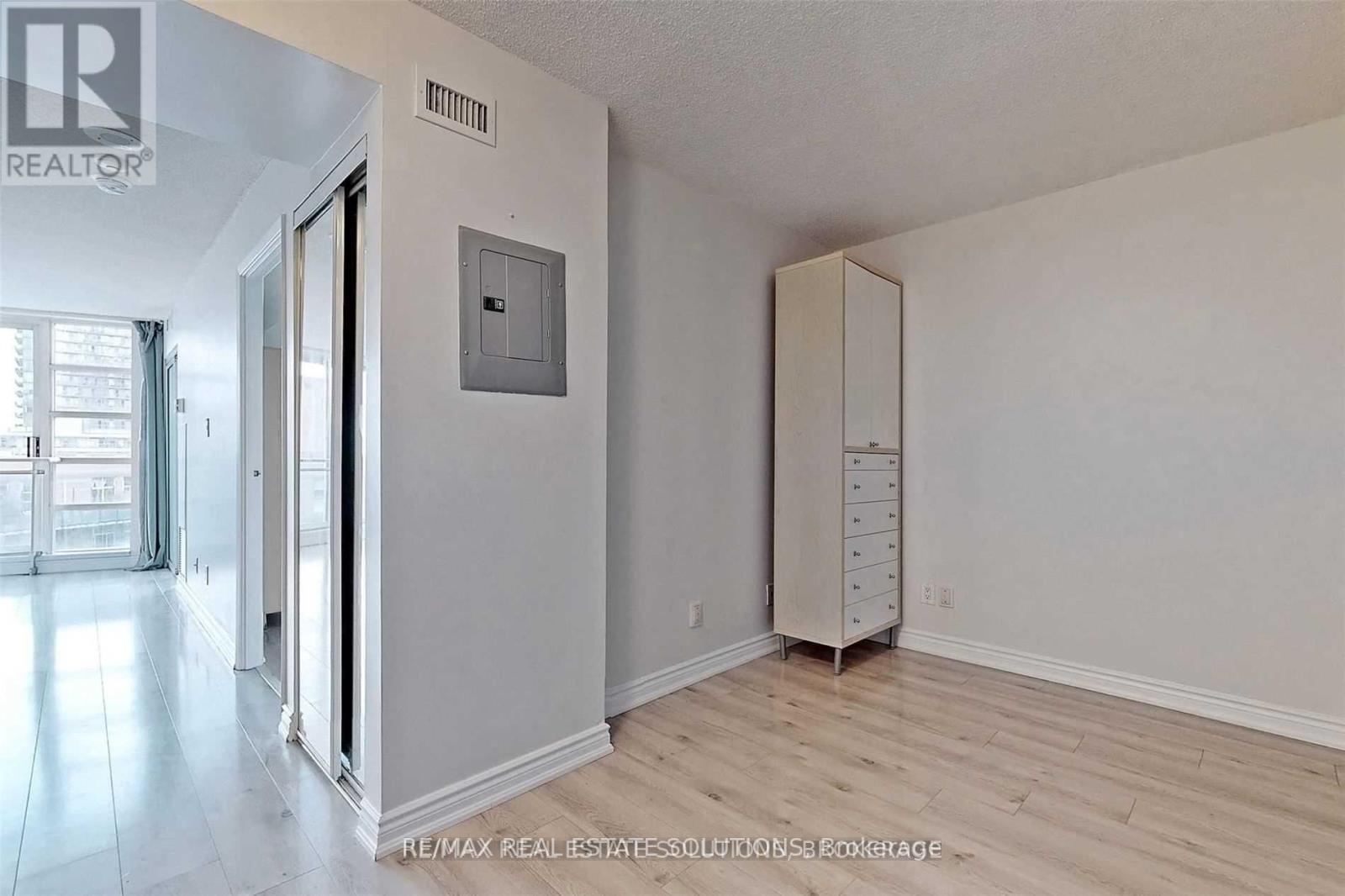 1119 - 650 Queens Quay W, Toronto, Ontario  M5V 3N2 - Photo 9 - C12994804