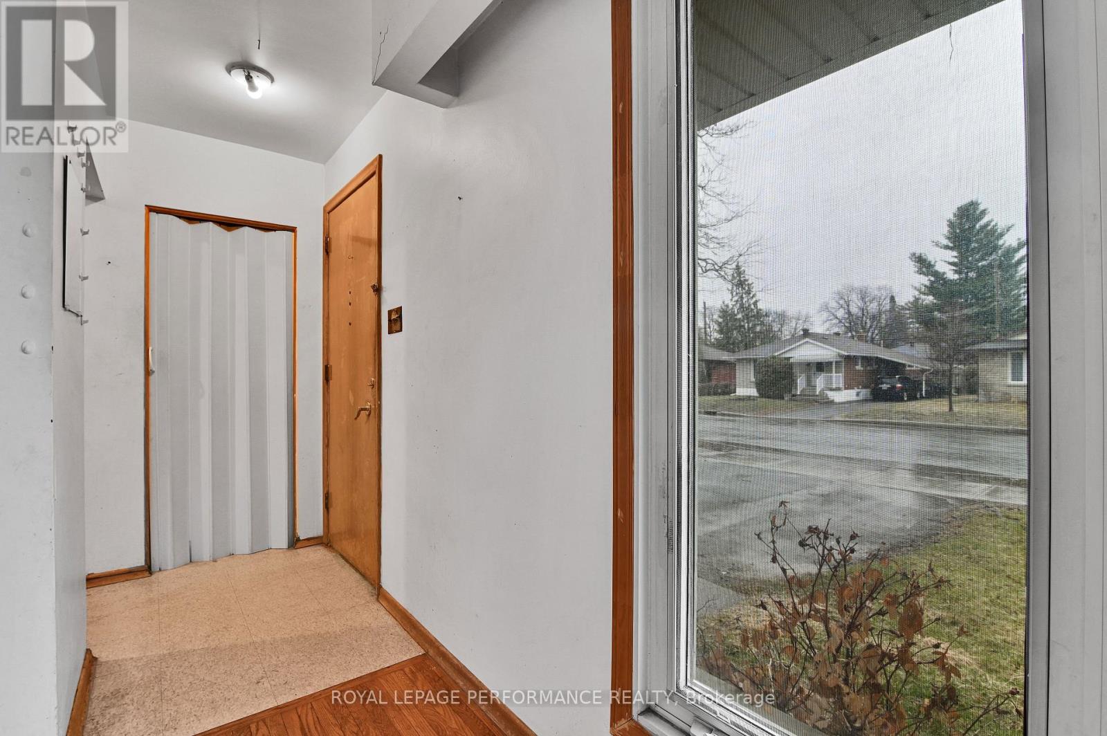 759 Pleasant Park Road, Ottawa, Ontario K1G 1Y5 - Photo 2 - X12994616
