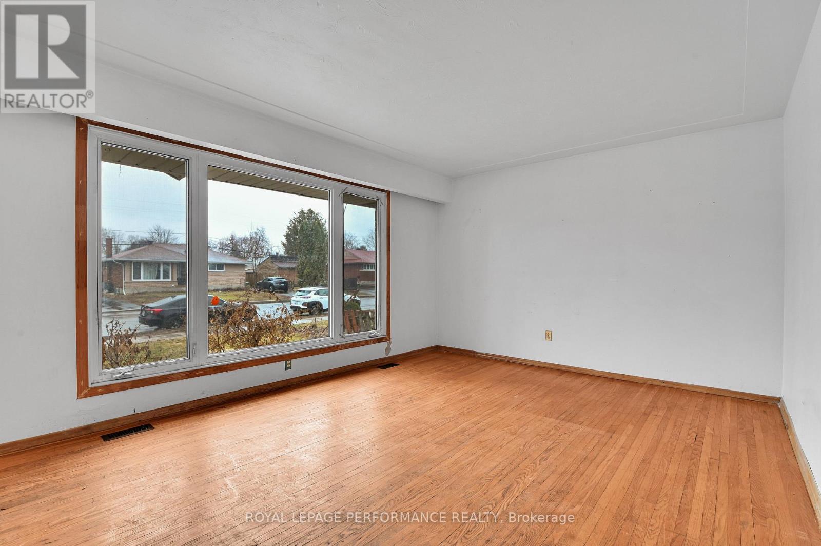 759 Pleasant Park Road, Ottawa, Ontario K1G 1Y5 - Photo 4 - X12994616