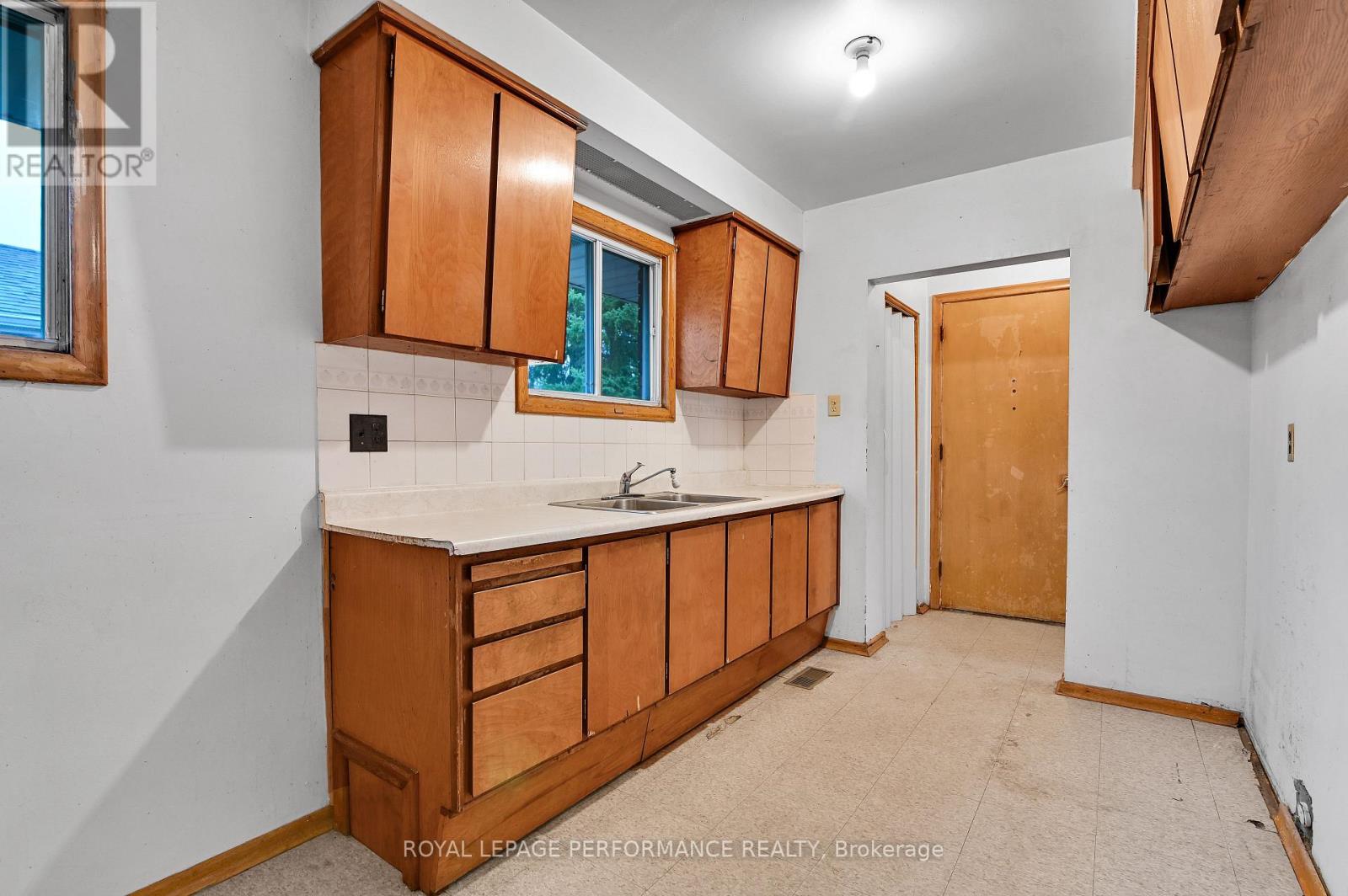 759 Pleasant Park Road, Ottawa, Ontario K1G 1Y5 - Photo 7 - X12994616