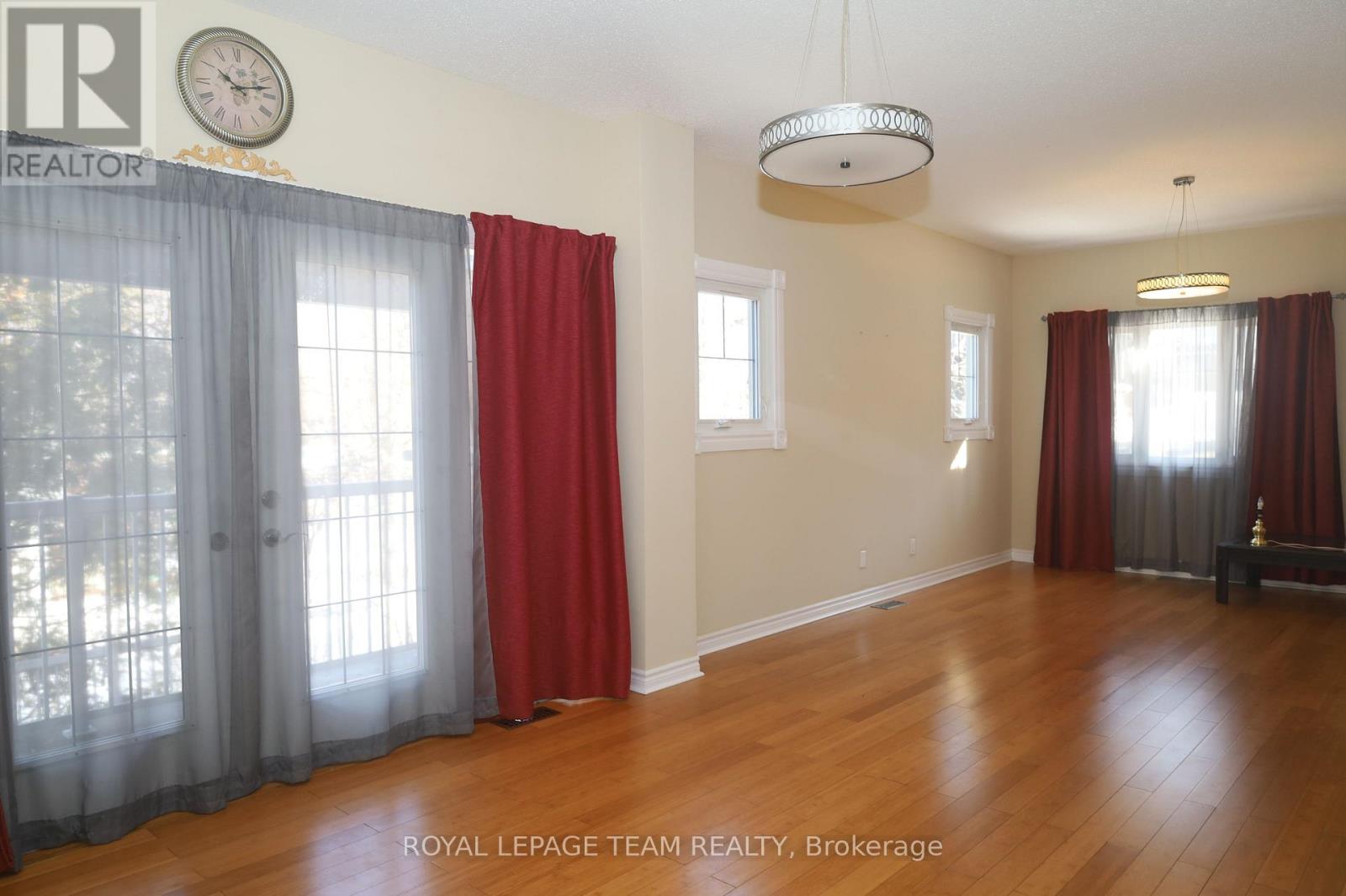 2194 Niagara Drive S, Ottawa, Ontario K1H 6L2 - Photo 4 - X12994642