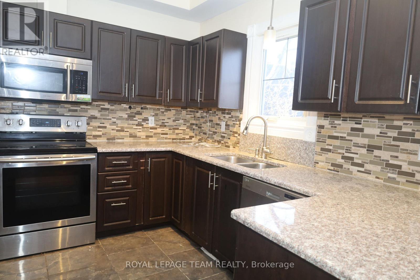 2194 Niagara Drive S, Ottawa, Ontario K1H 6L2 - Photo 6 - X12994642