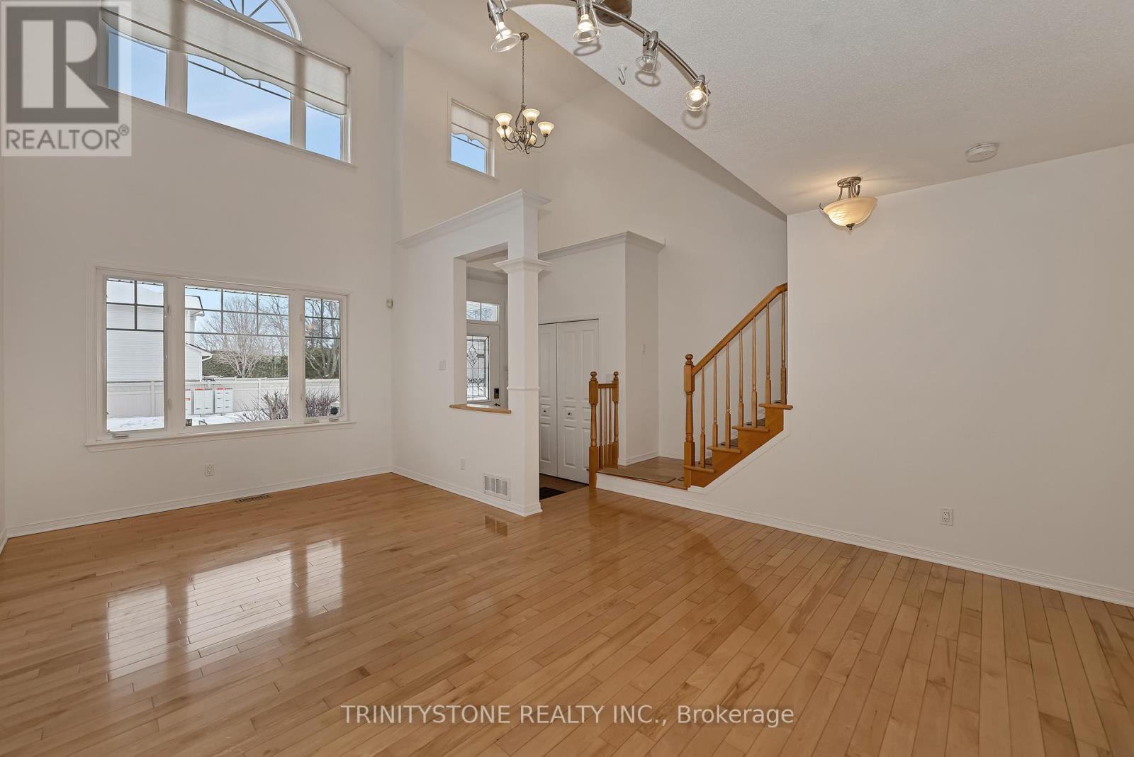 145 Arrowwood Drive, Ottawa, Ontario  K2S 2G3 - Photo 7 - X12994828