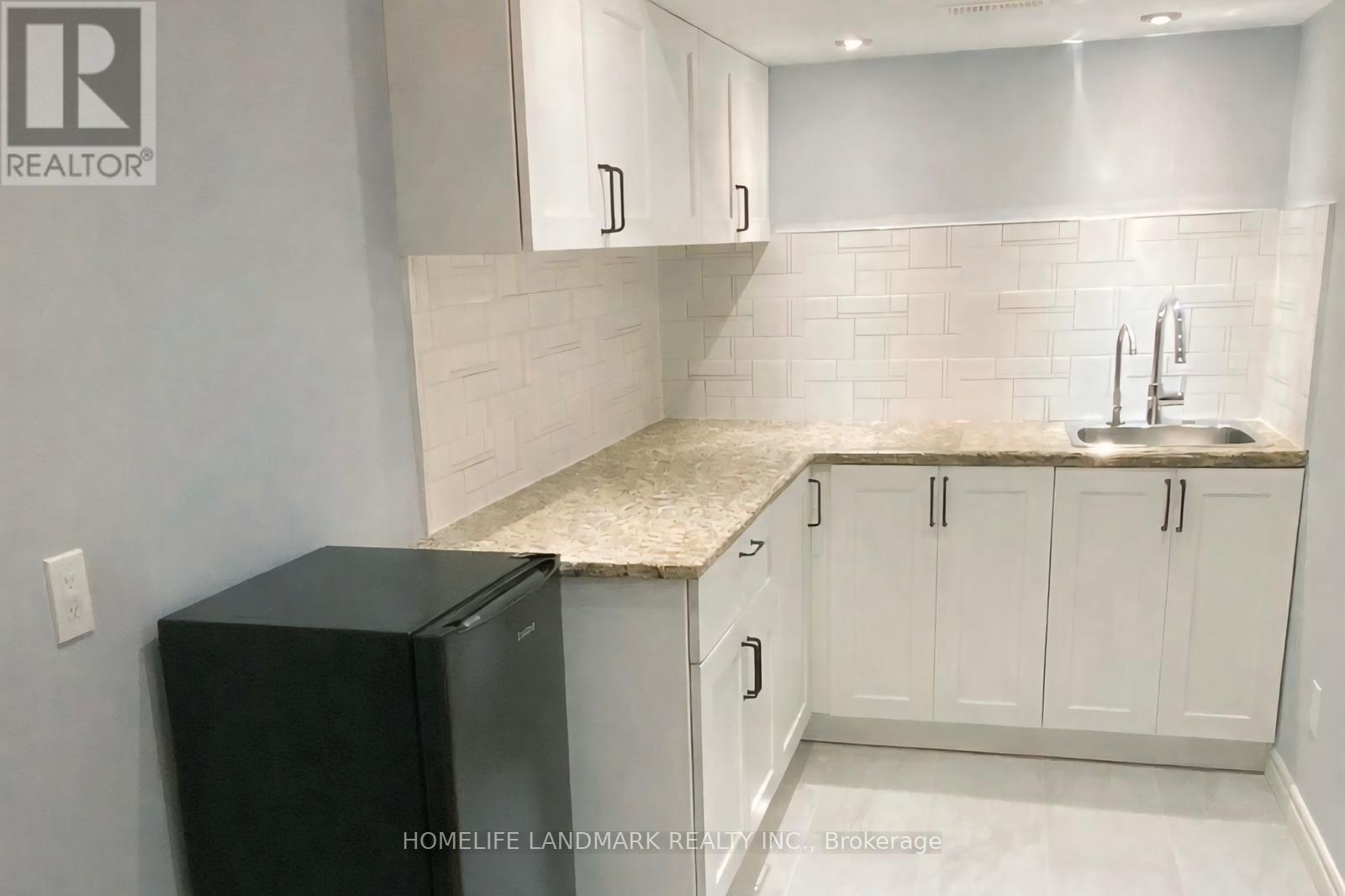 127 Rizal Avenue, Markham, Ontario  L6B 0E5 - Photo 40 - N12931494