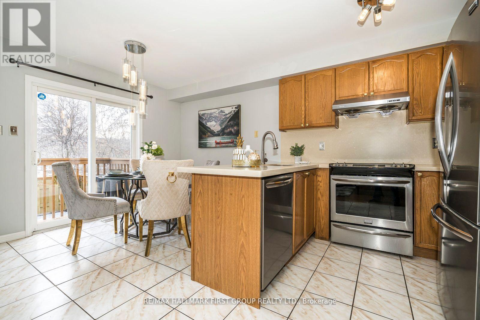 1636 Sarasota Crescent, Oshawa, Ontario  L1G 8E9 - Photo 10 - E12994606