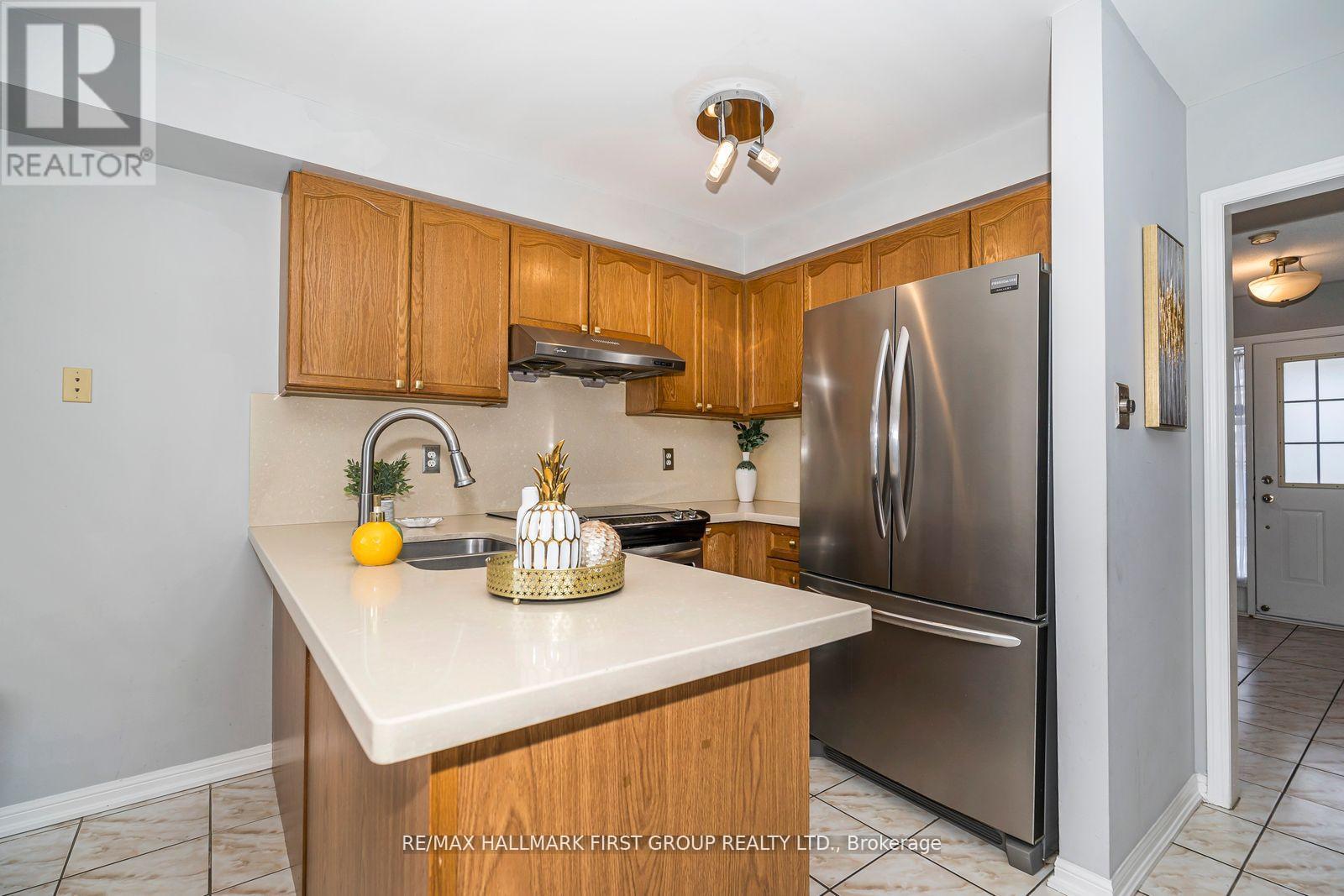 1636 Sarasota Crescent, Oshawa, Ontario  L1G 8E9 - Photo 11 - E12994606