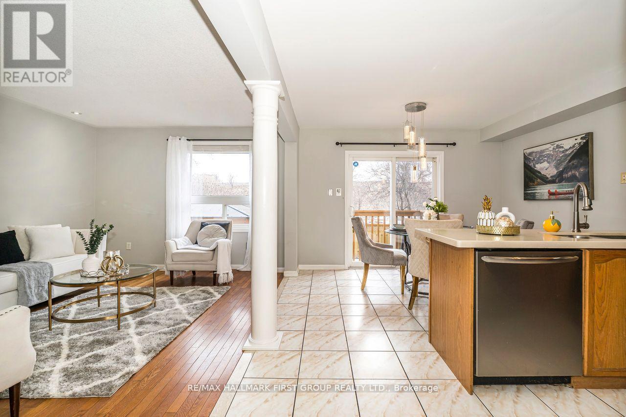 1636 Sarasota Crescent, Oshawa, Ontario  L1G 8E9 - Photo 4 - E12994606