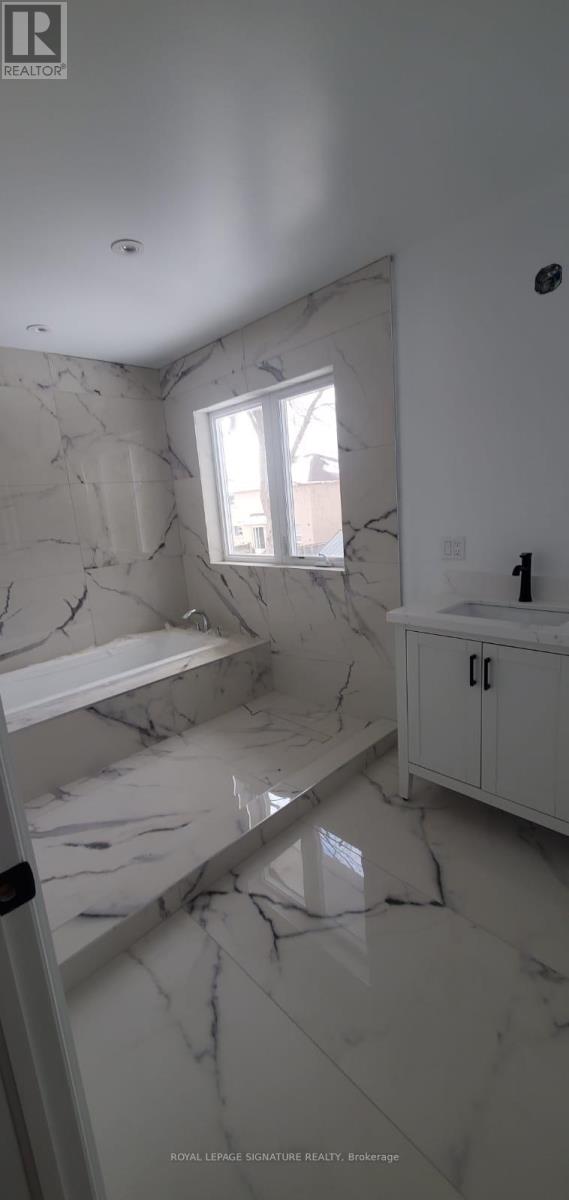 Main - 19 Scarboro Crescent, Toronto, Ontario  M1C 1M2 - Photo 4 - E12994762