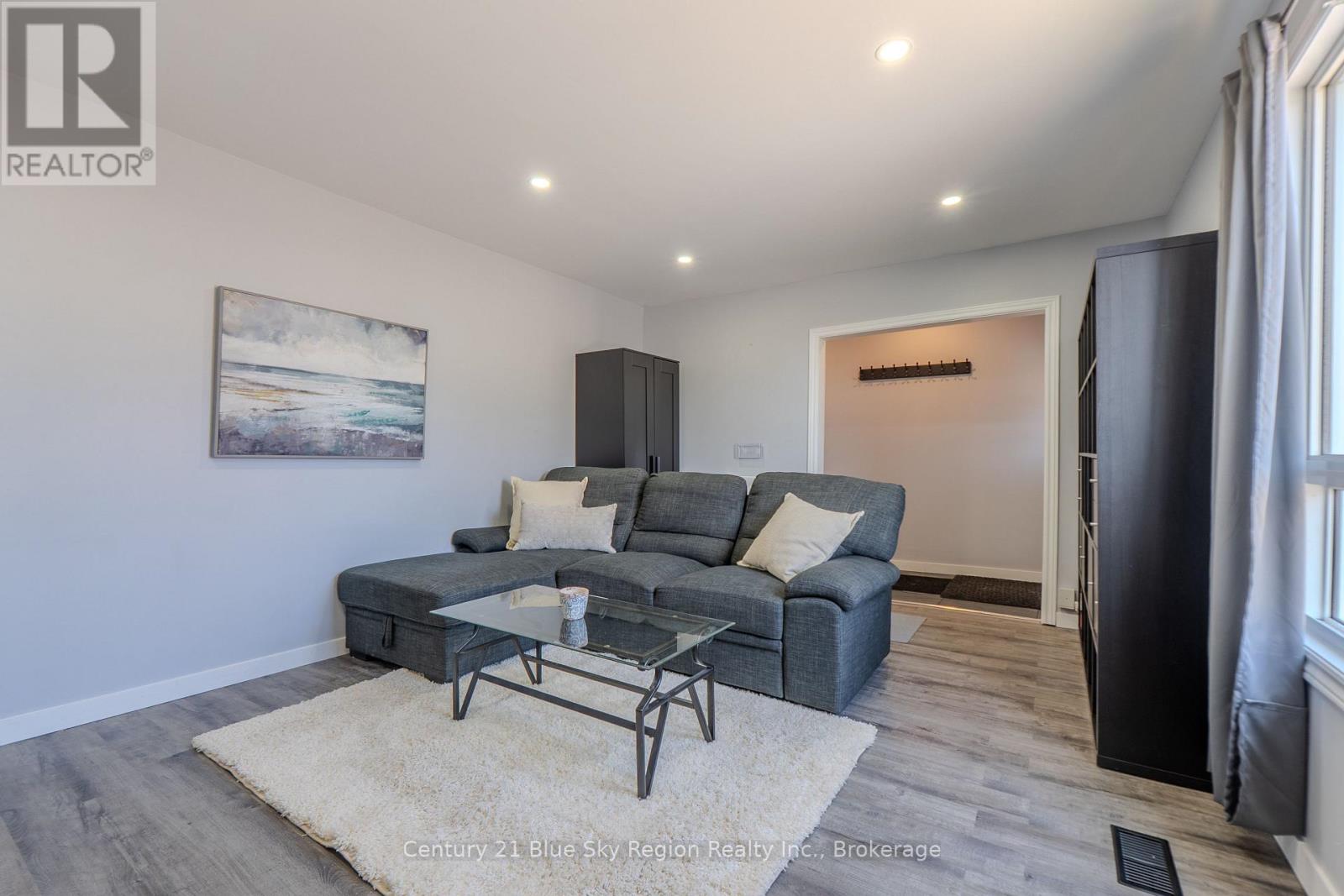 647 Douglas Street, North Bay, Ontario  P1B 5N9 - Photo 4 - X12994726