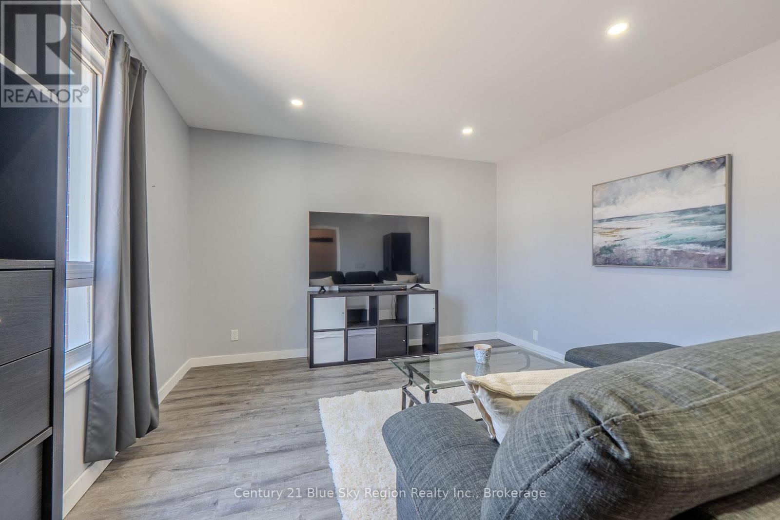 647 Douglas Street, North Bay, Ontario  P1B 5N9 - Photo 5 - X12994726