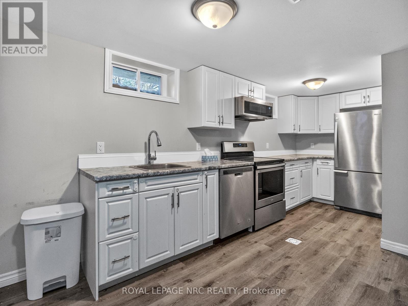 Lower - 34 Preston Place, Welland, Ontario  L3C 3K3 - Photo 10 - X12994802