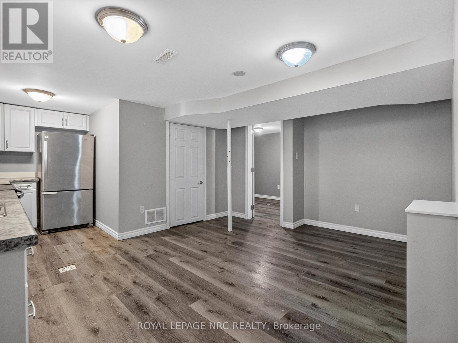 Lower - 34 Preston Place, Welland, Ontario  L3C 3K3 - Photo 11 - X12994802