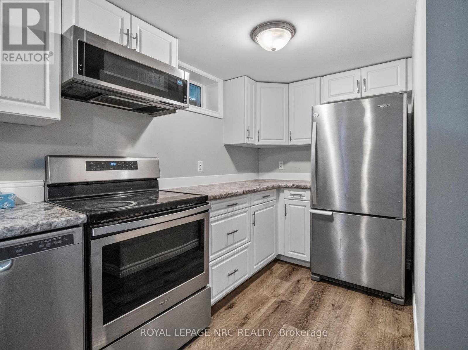 Lower - 34 Preston Place, Welland, Ontario  L3C 3K3 - Photo 13 - X12994802